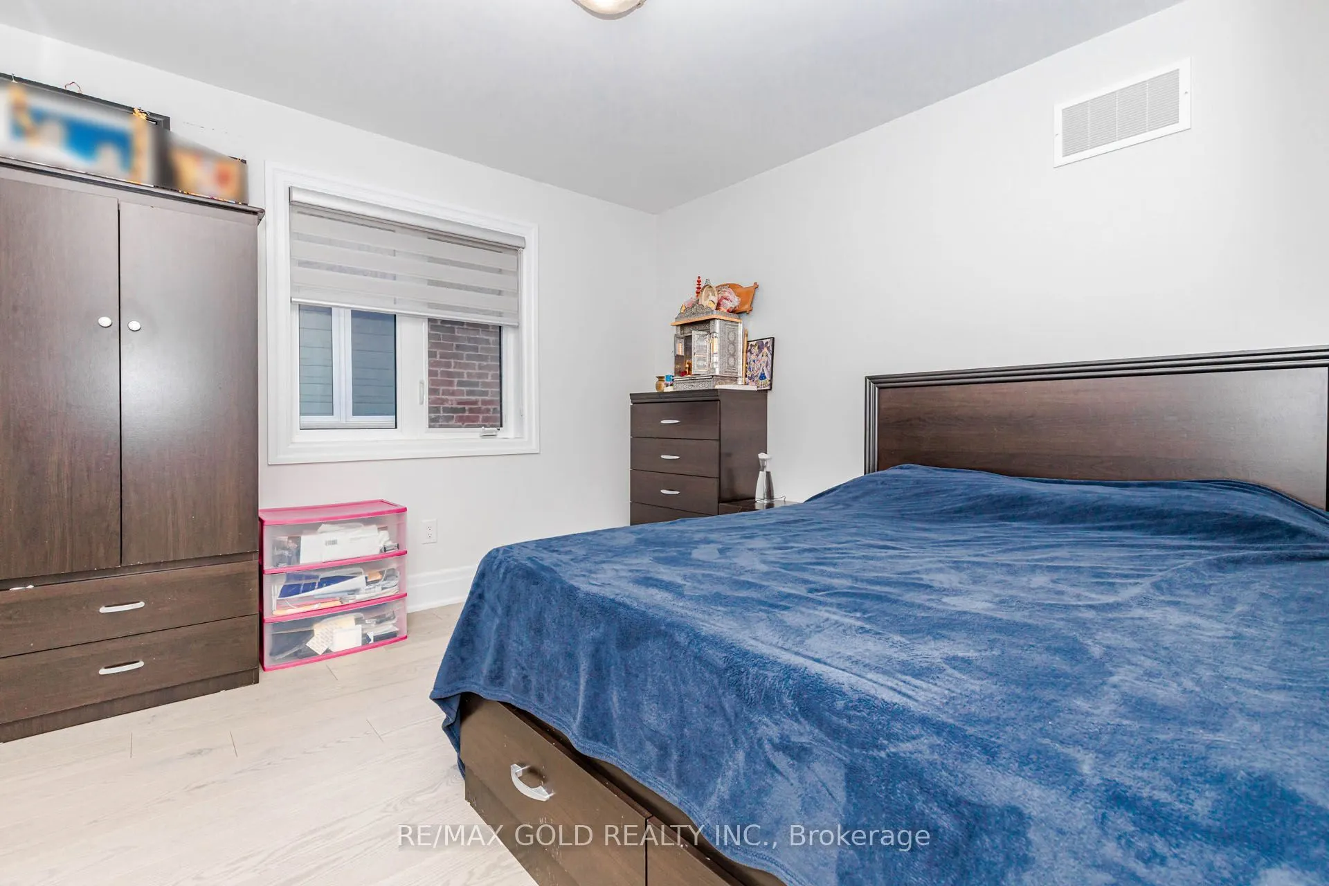 7 Overstone Road