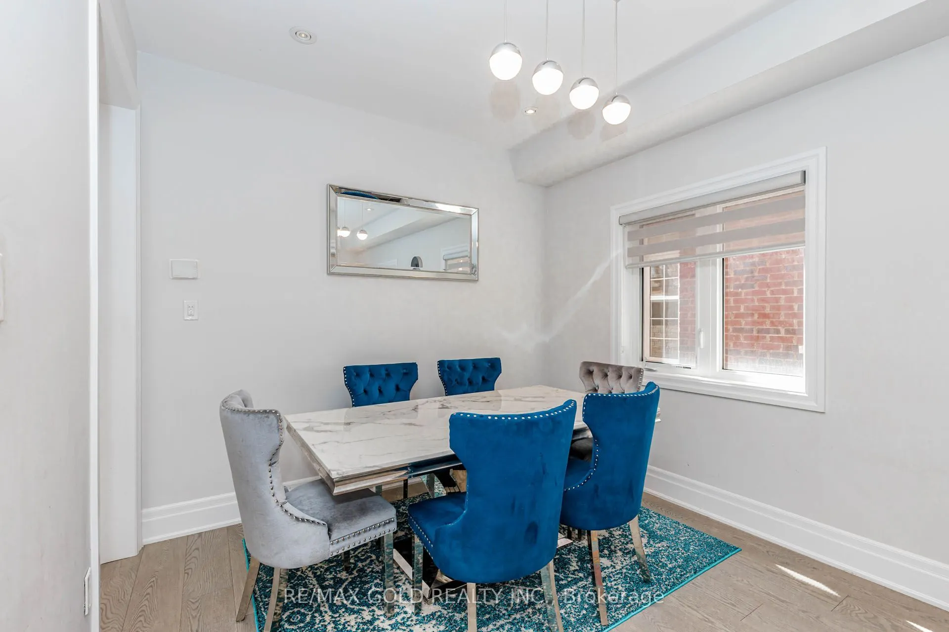 7 Overstone Road