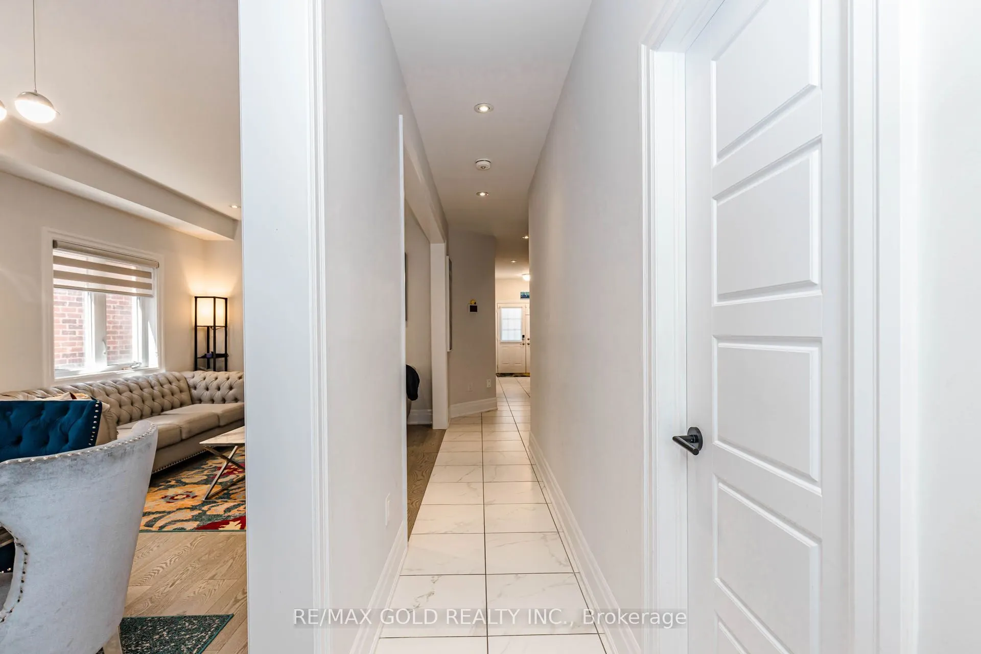 7 Overstone Road