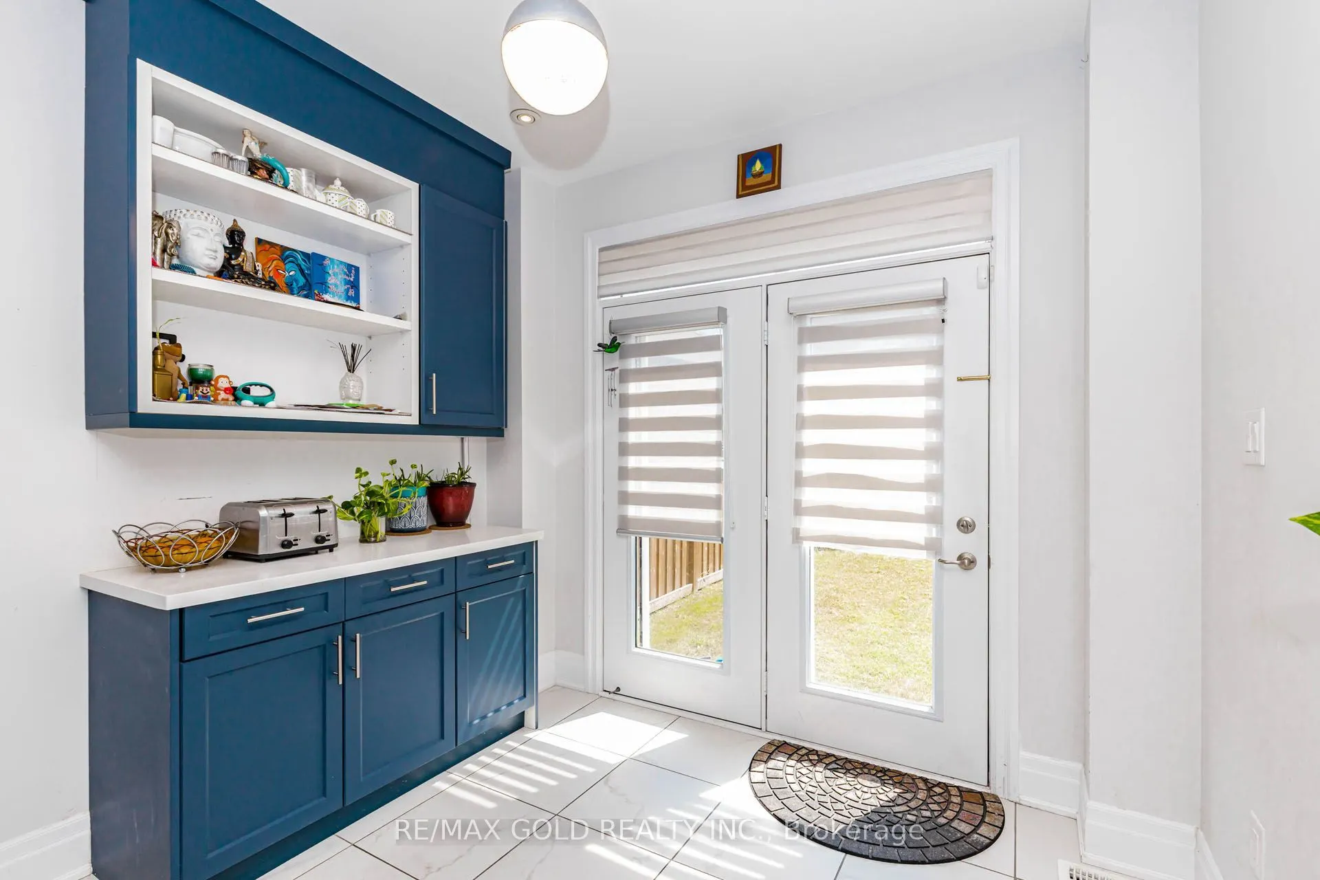 7 Overstone Road