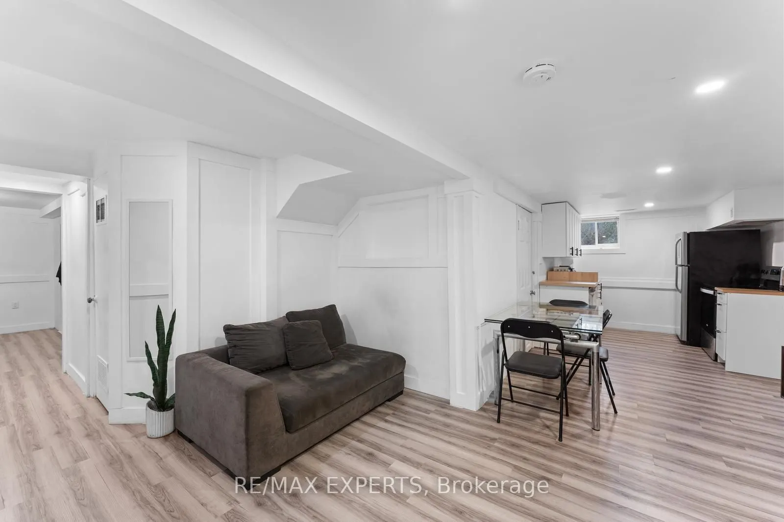 142 King Street E