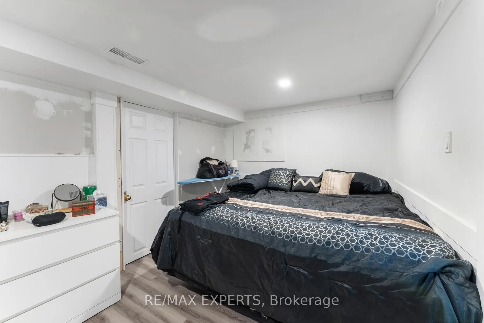 142 King Street E