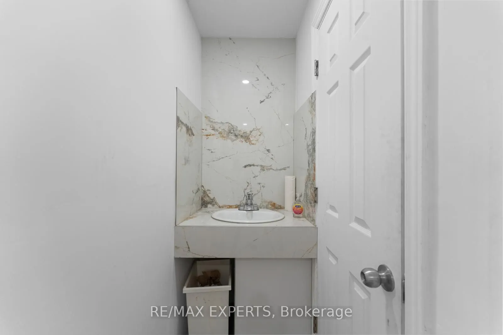 142 King Street E