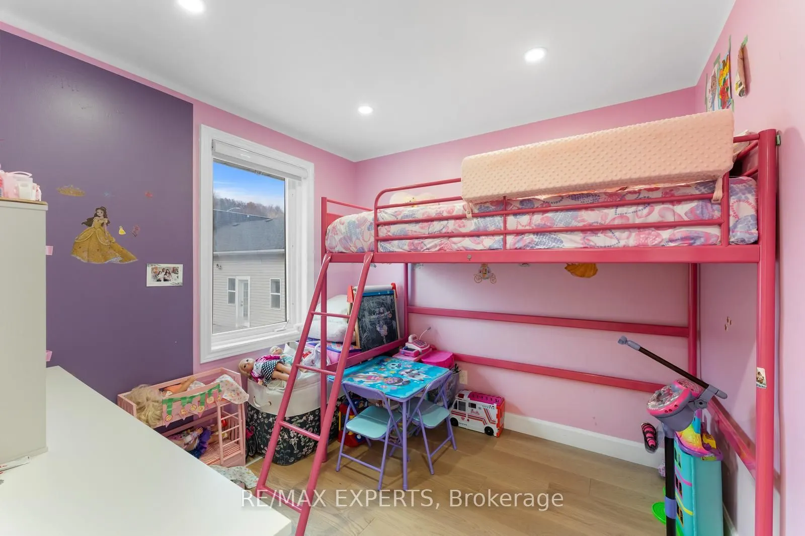 142 King Street E