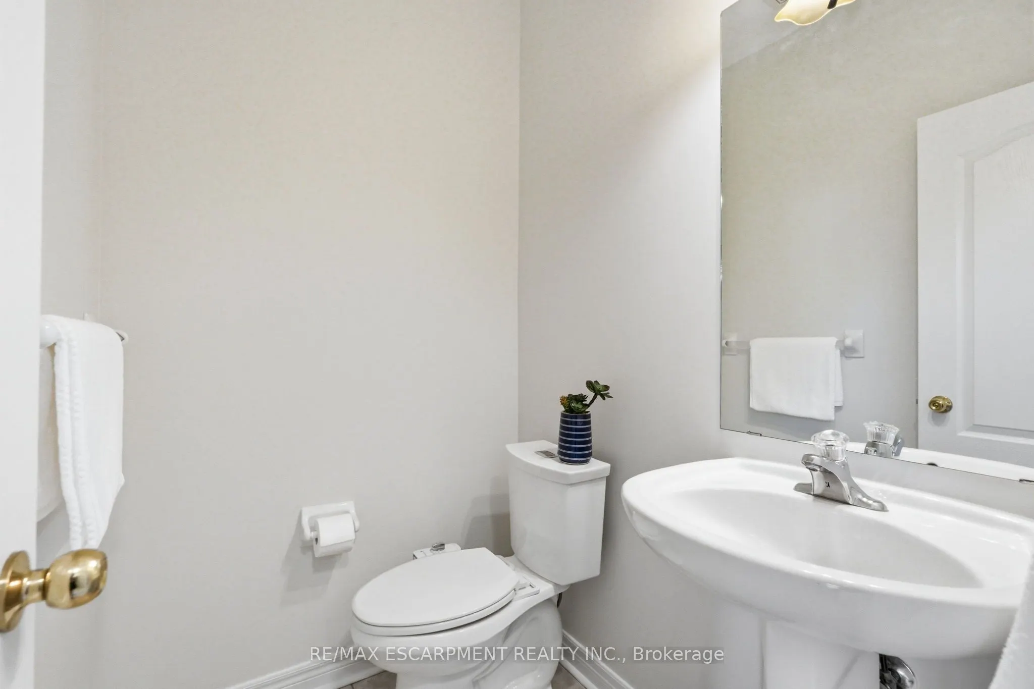 2241 Glazebrook Circle