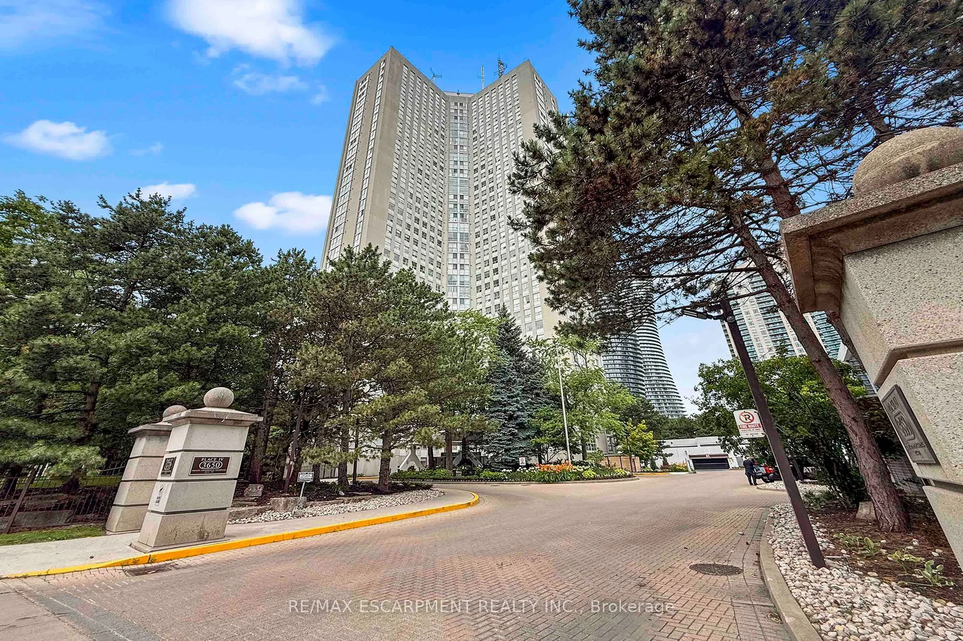3650 Kaneff Crescent #2804
