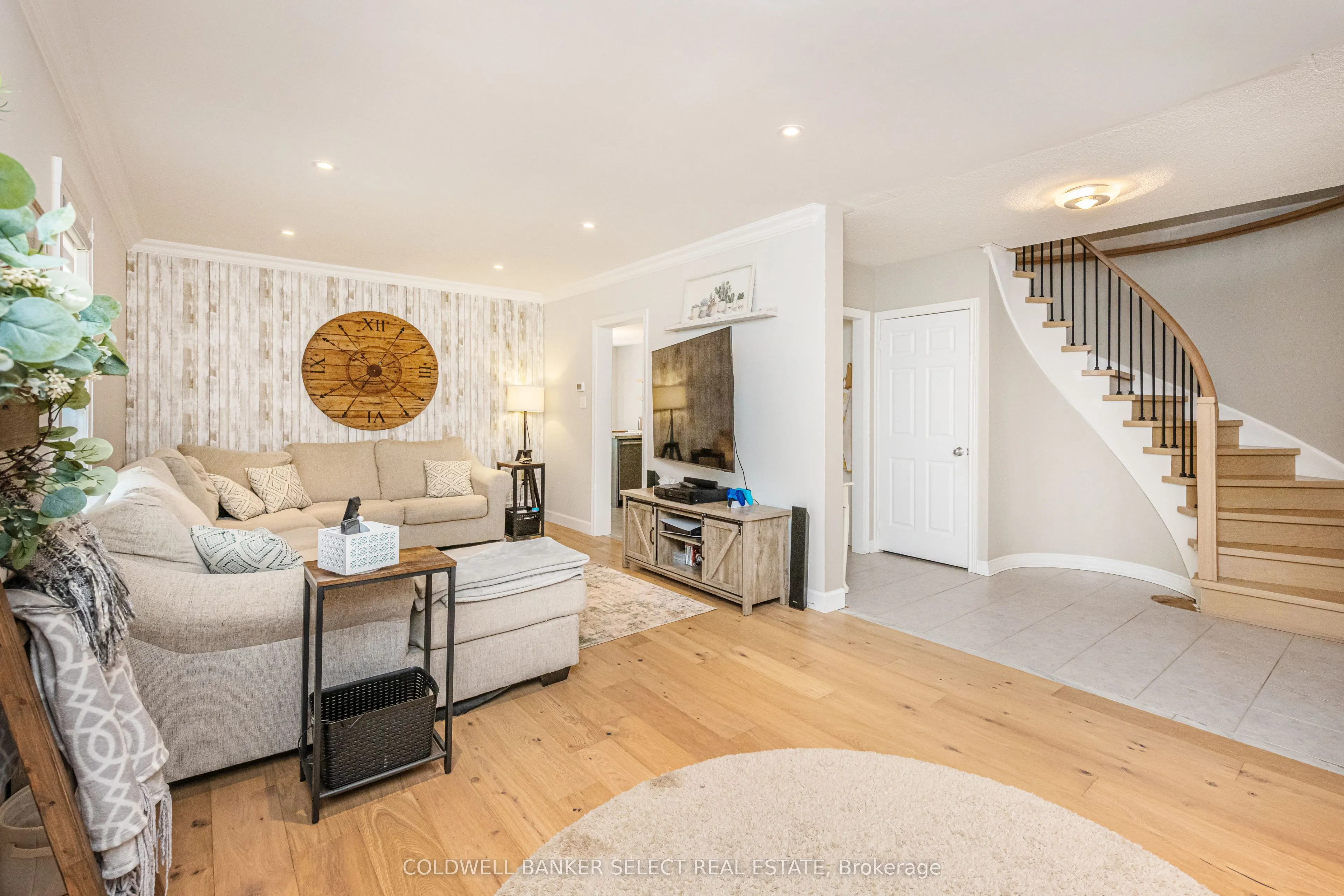 32 Coolspring Crescent