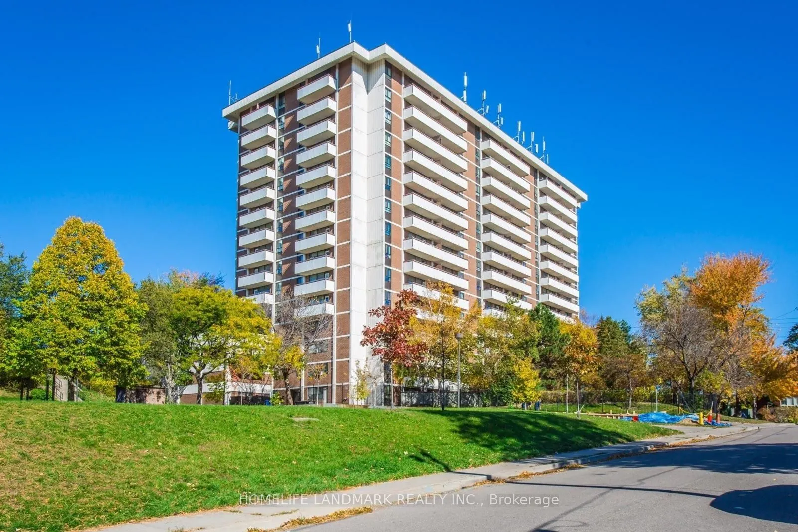 541 Blackthorn Avenue #107
