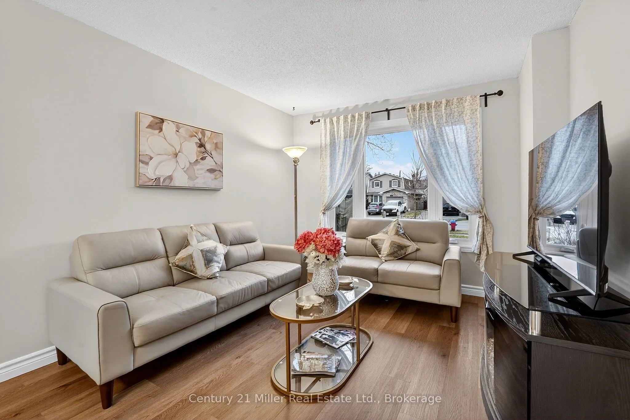 2451 Malcolm Crescent