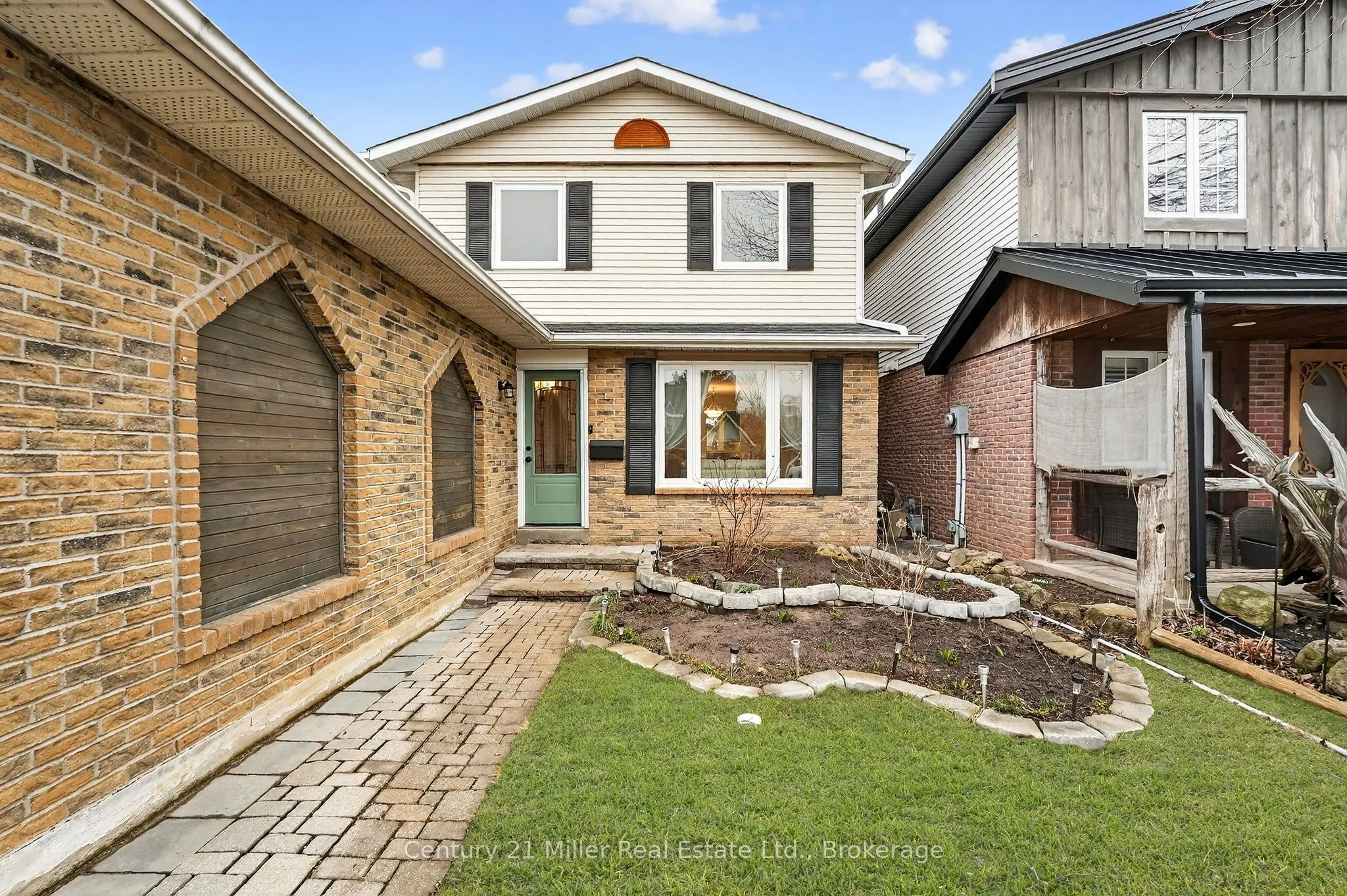 2451 Malcolm Crescent