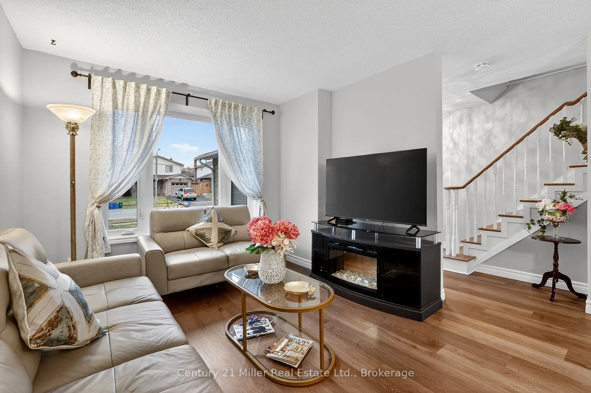 2451 Malcolm Crescent