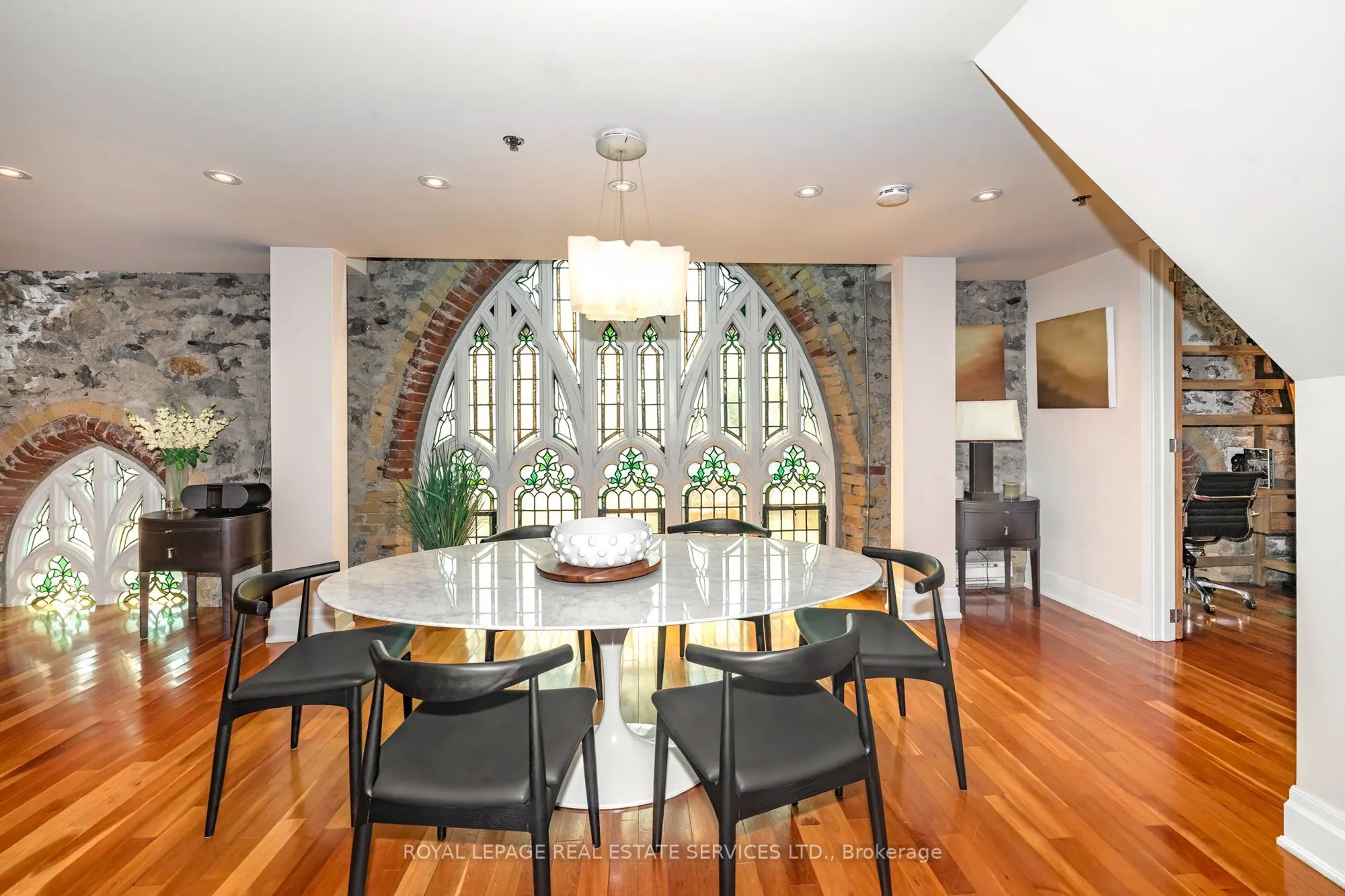 384 Sunnyside Avenue #308