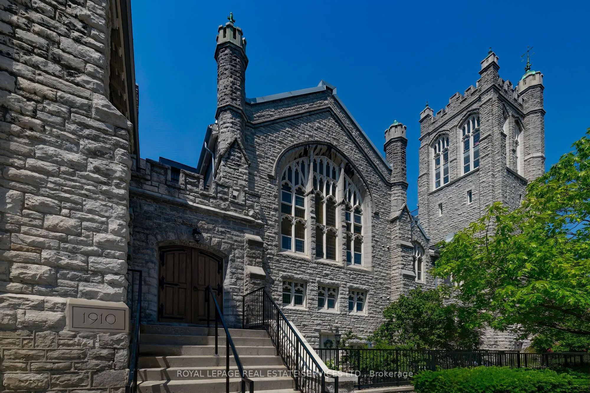 384 Sunnyside Avenue #308