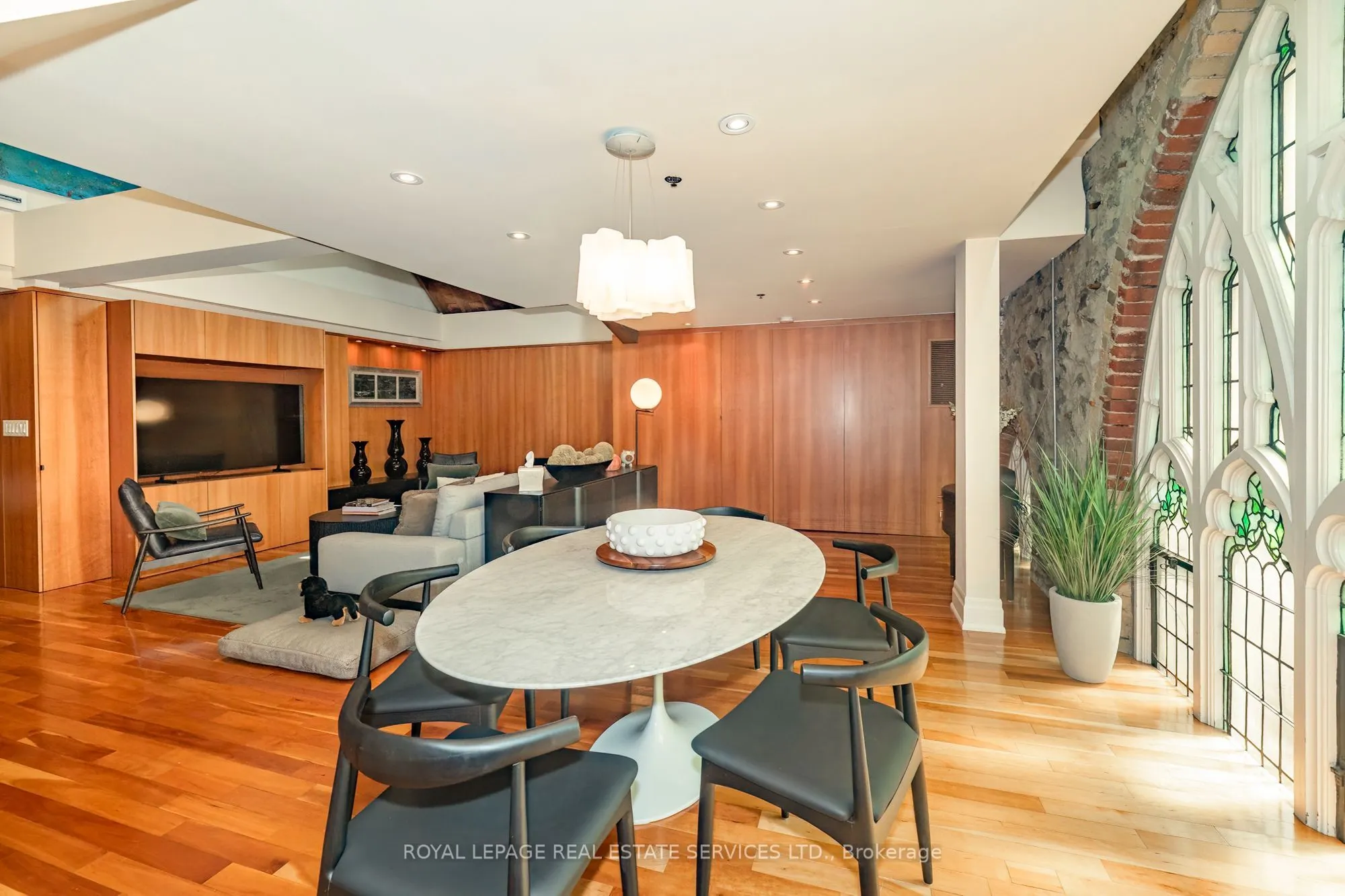 384 Sunnyside Avenue #308