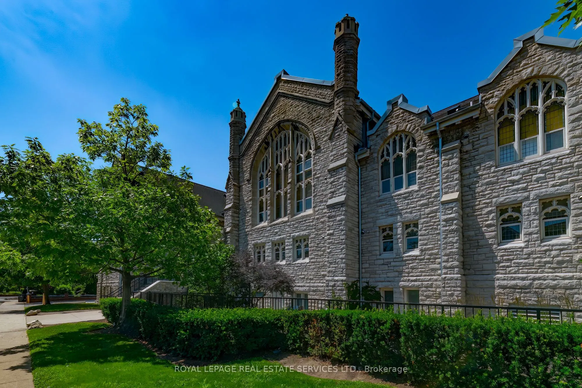 384 Sunnyside Avenue #308