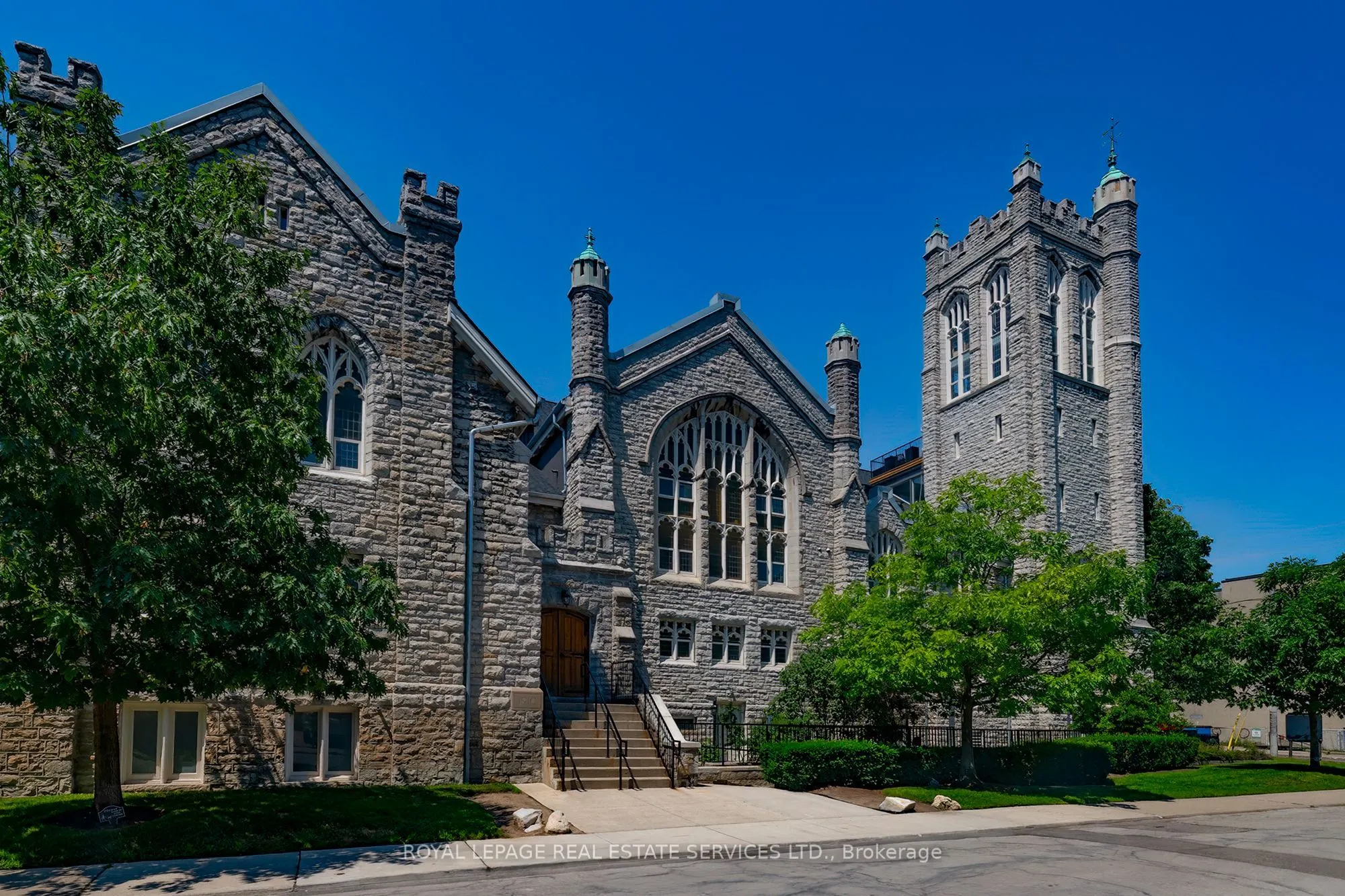 384 Sunnyside Avenue #308