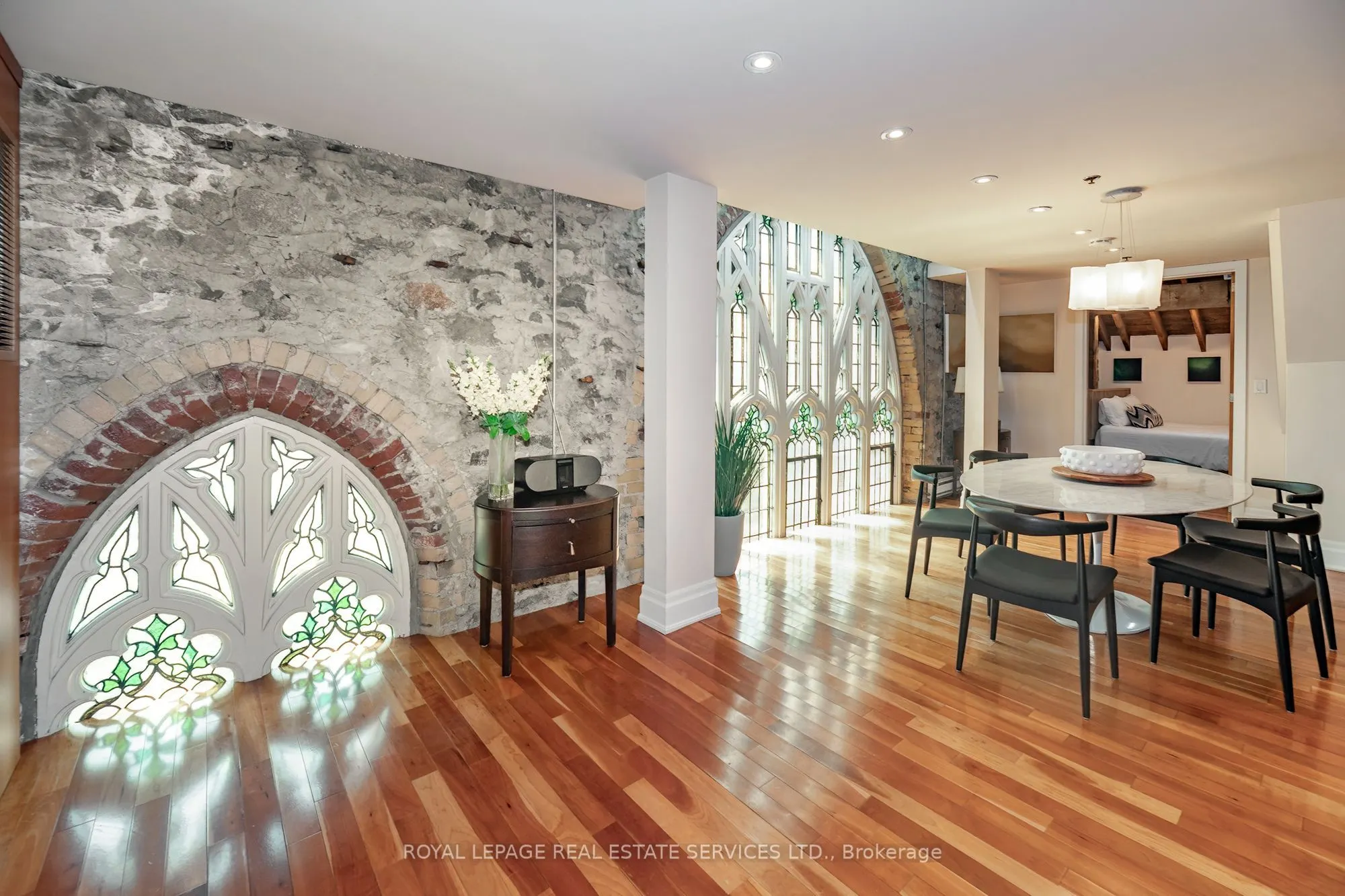 384 Sunnyside Avenue #308
