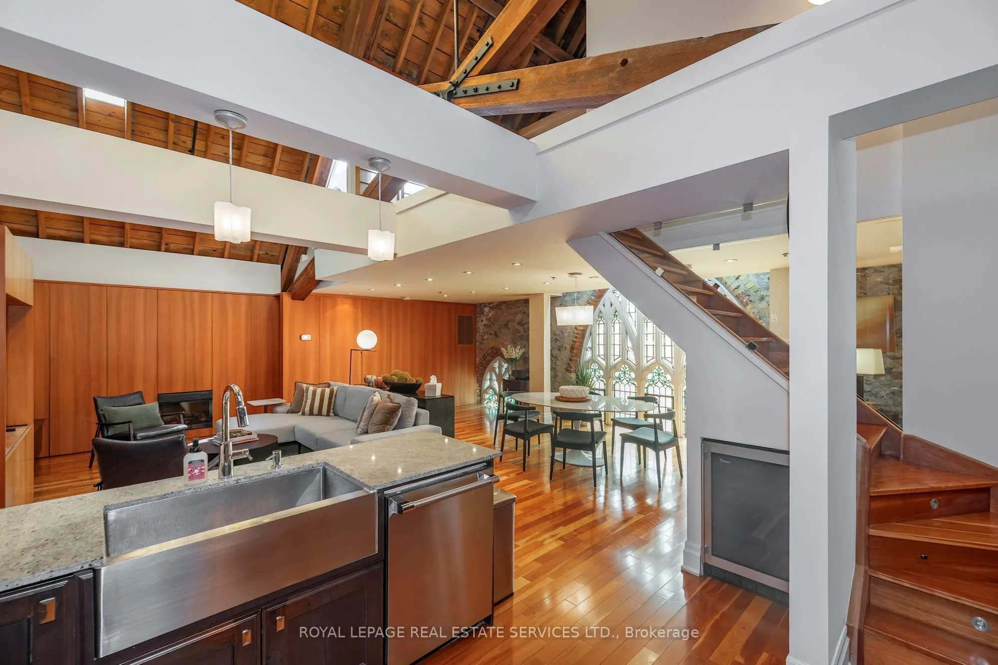 384 Sunnyside Avenue #308
