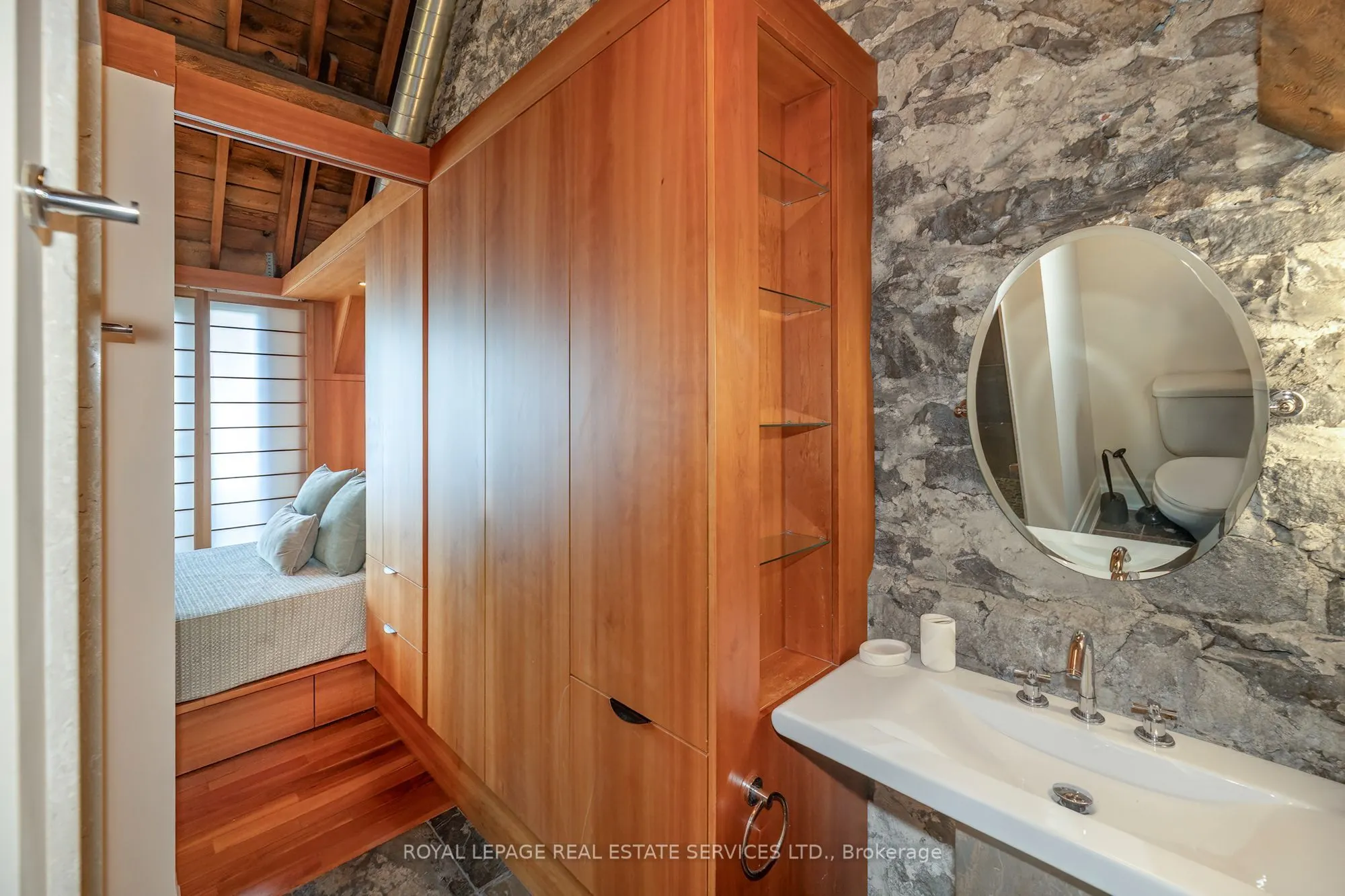 384 Sunnyside Avenue #308
