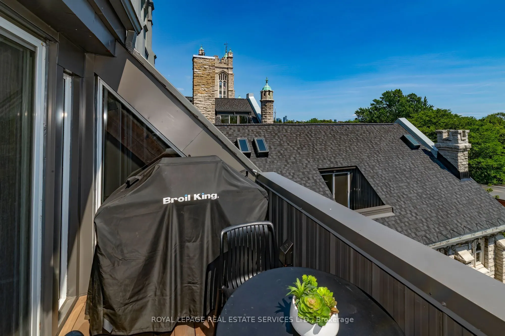 384 Sunnyside Avenue #308