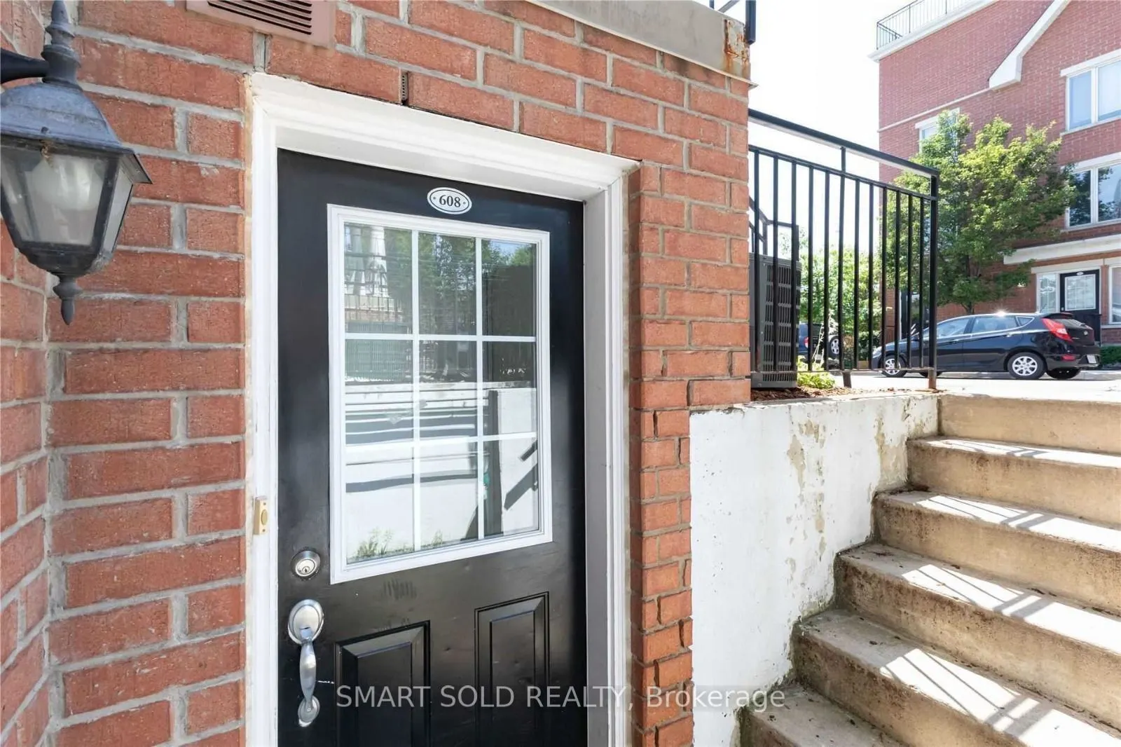 15 Laidlaw Street #608