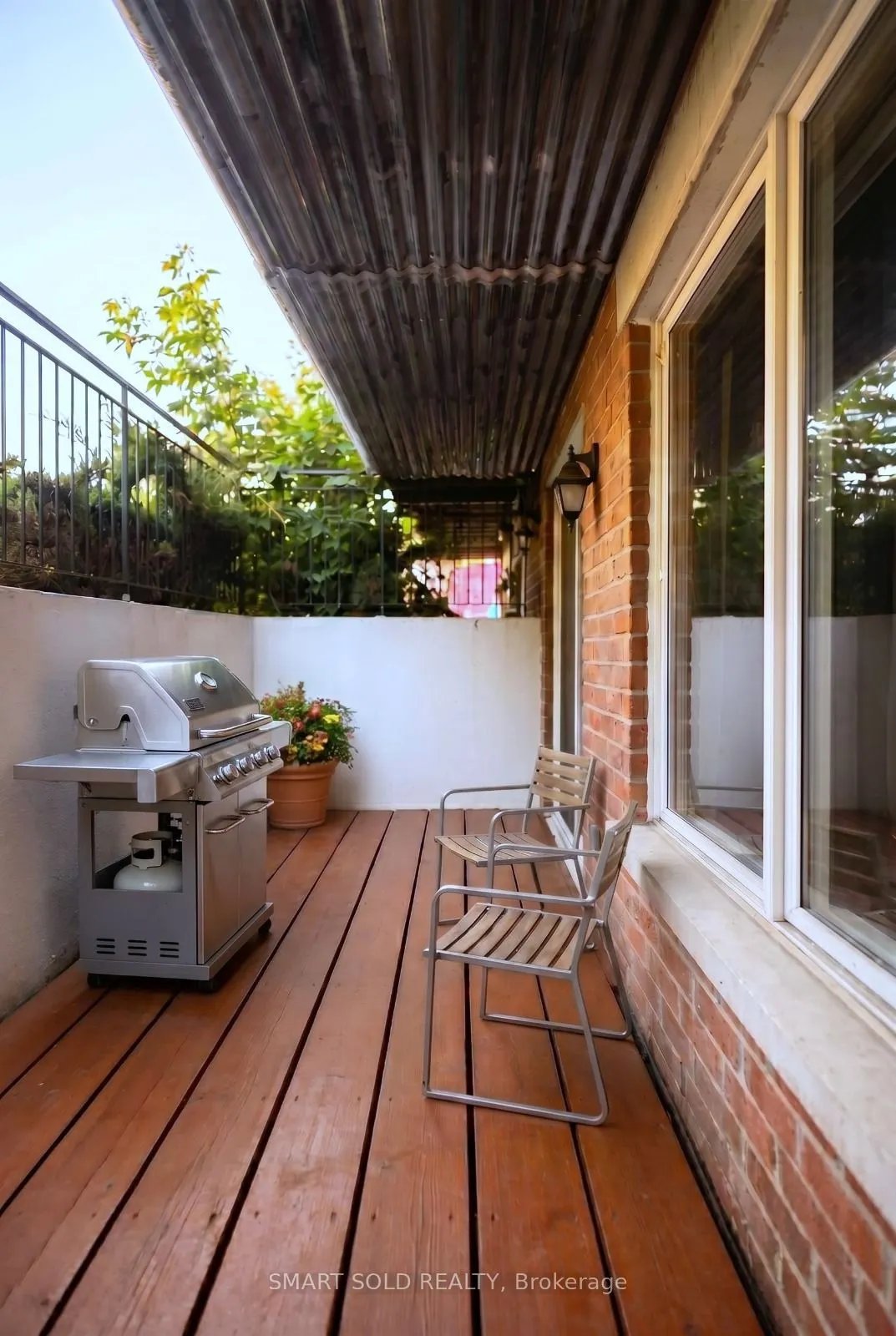 15 Laidlaw Street #608