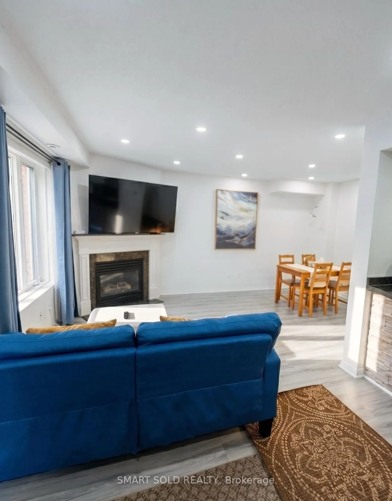 15 Laidlaw Street #608