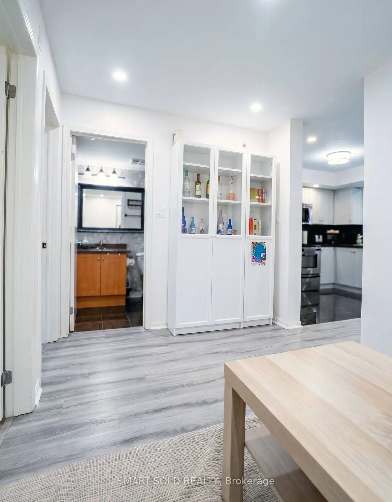15 Laidlaw Street #608