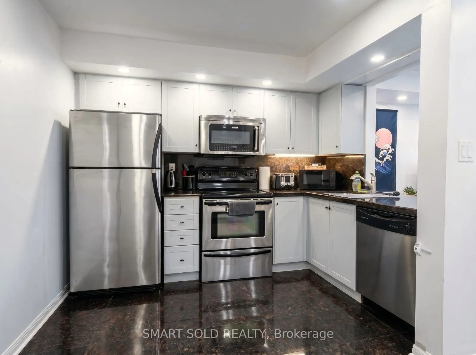 15 Laidlaw Street #608