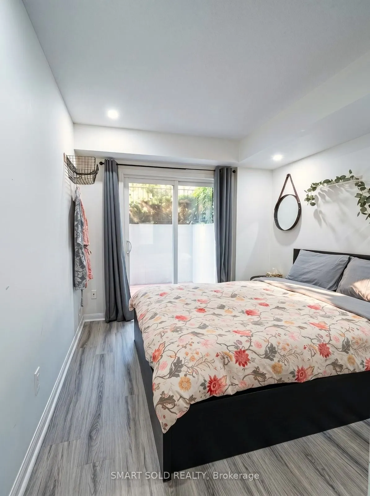 15 Laidlaw Street #608
