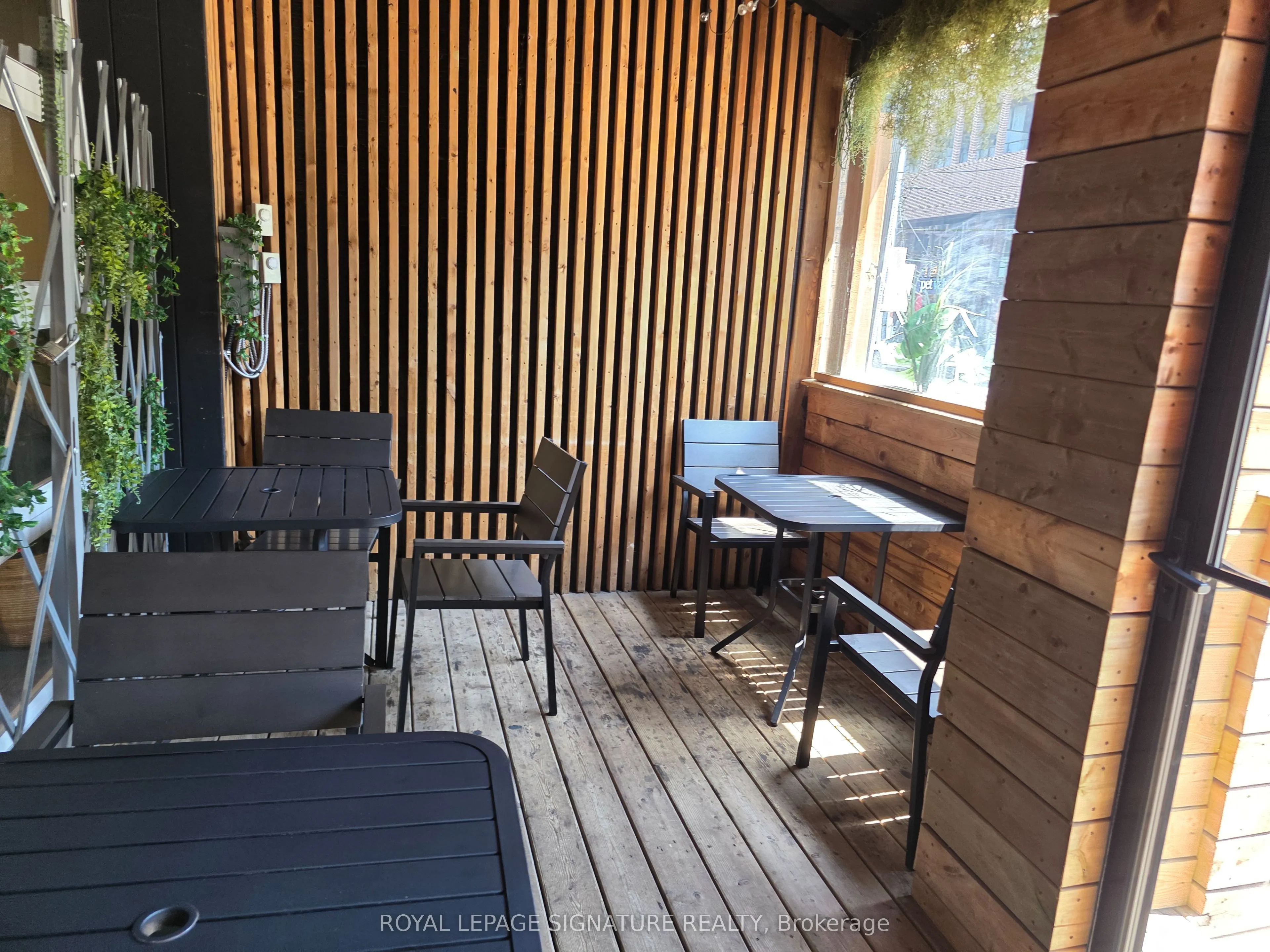 1226 King Street W
