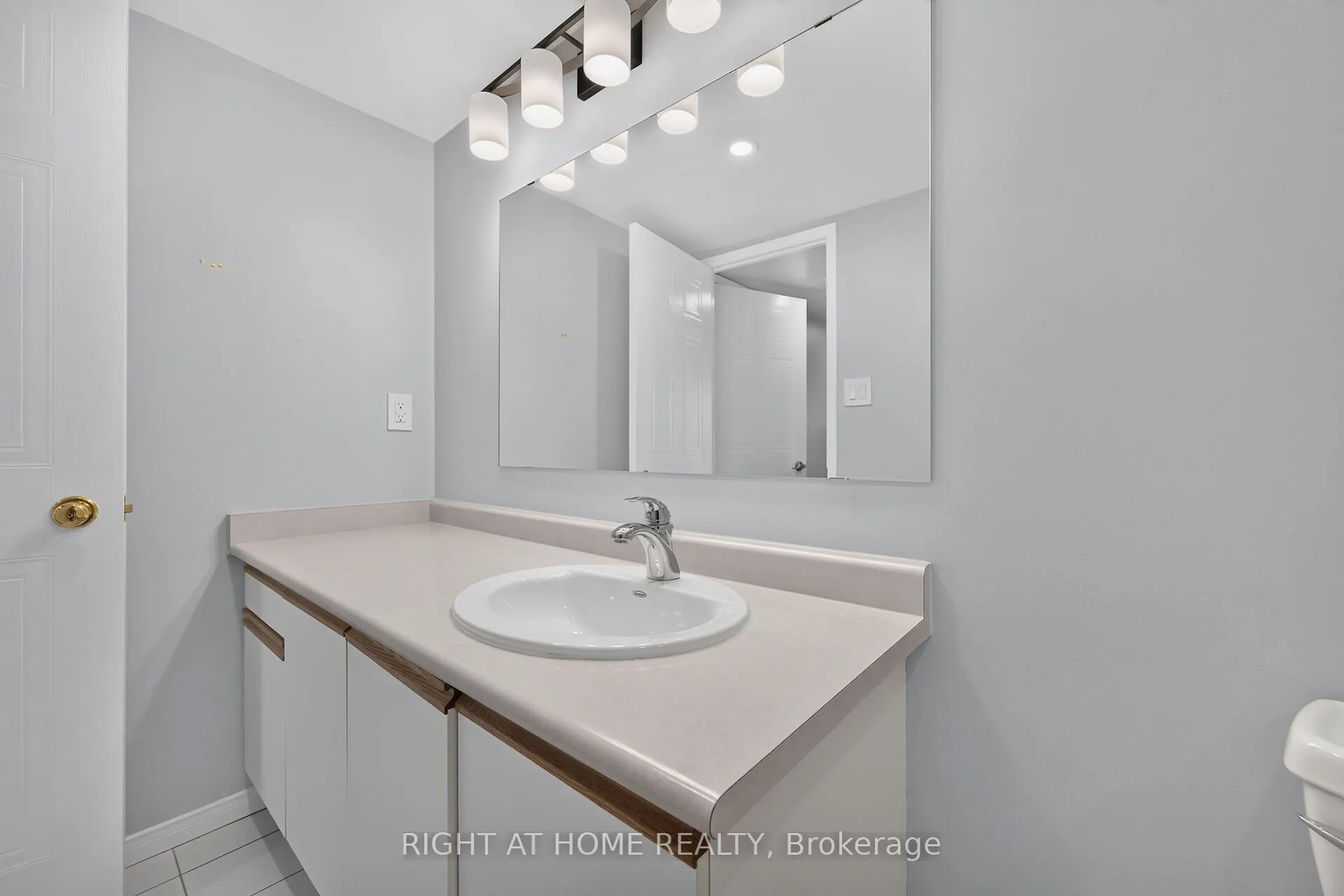 5080 Pinedale Avenue #306