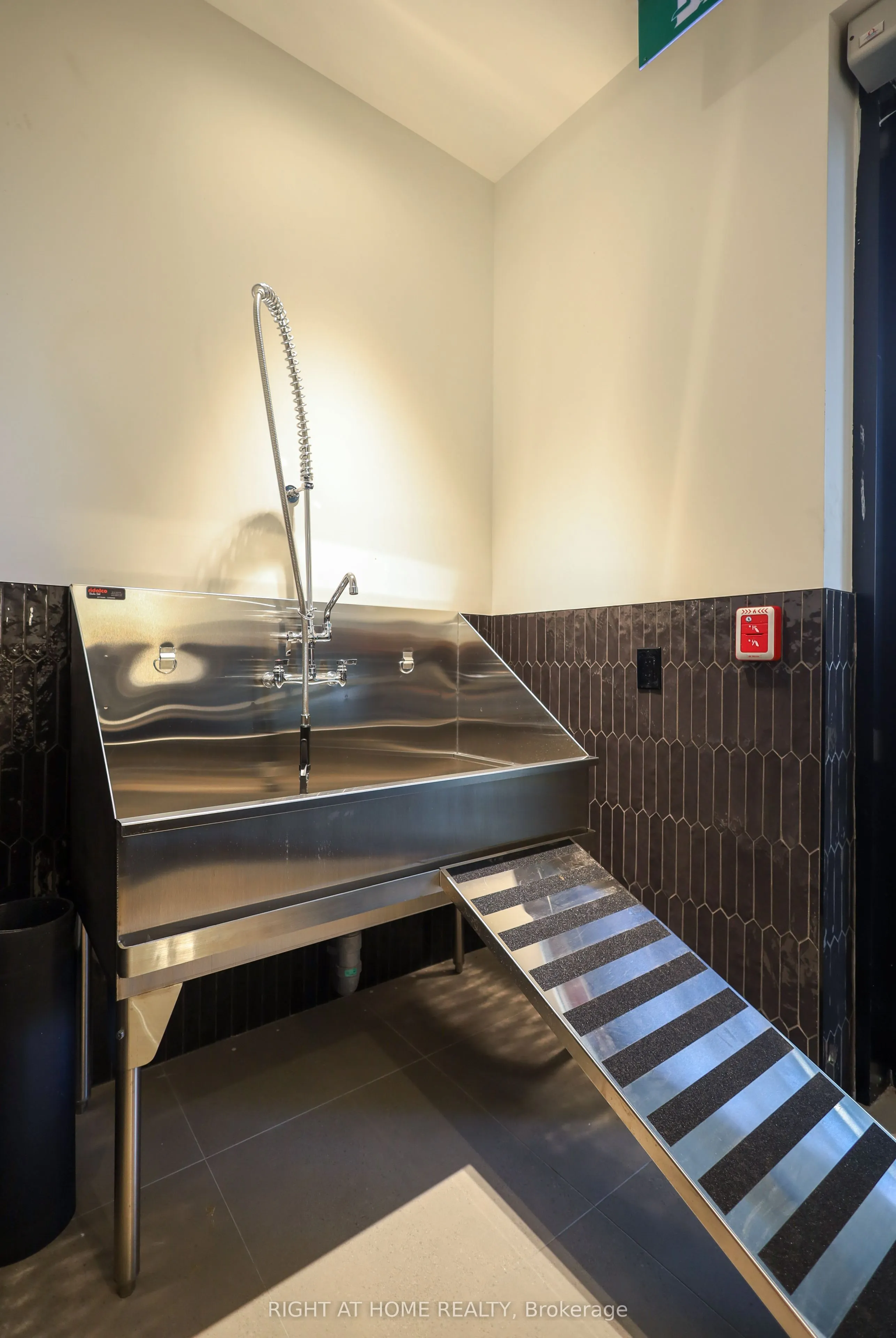 285 Dufferin Street #525