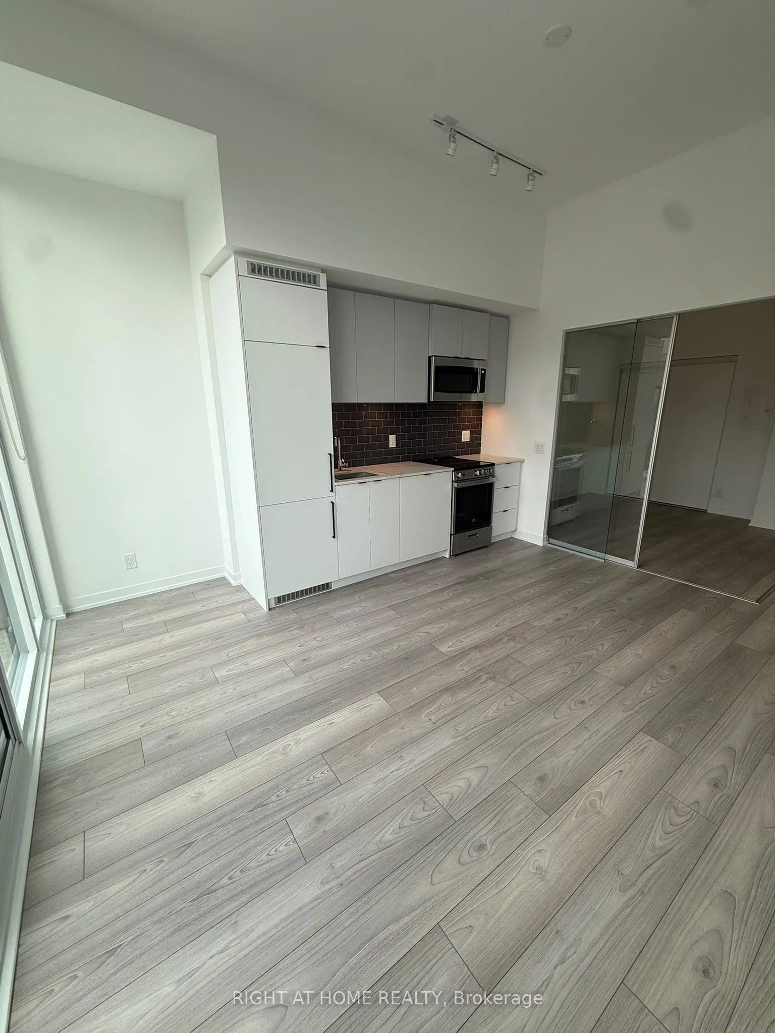 285 Dufferin Street #525