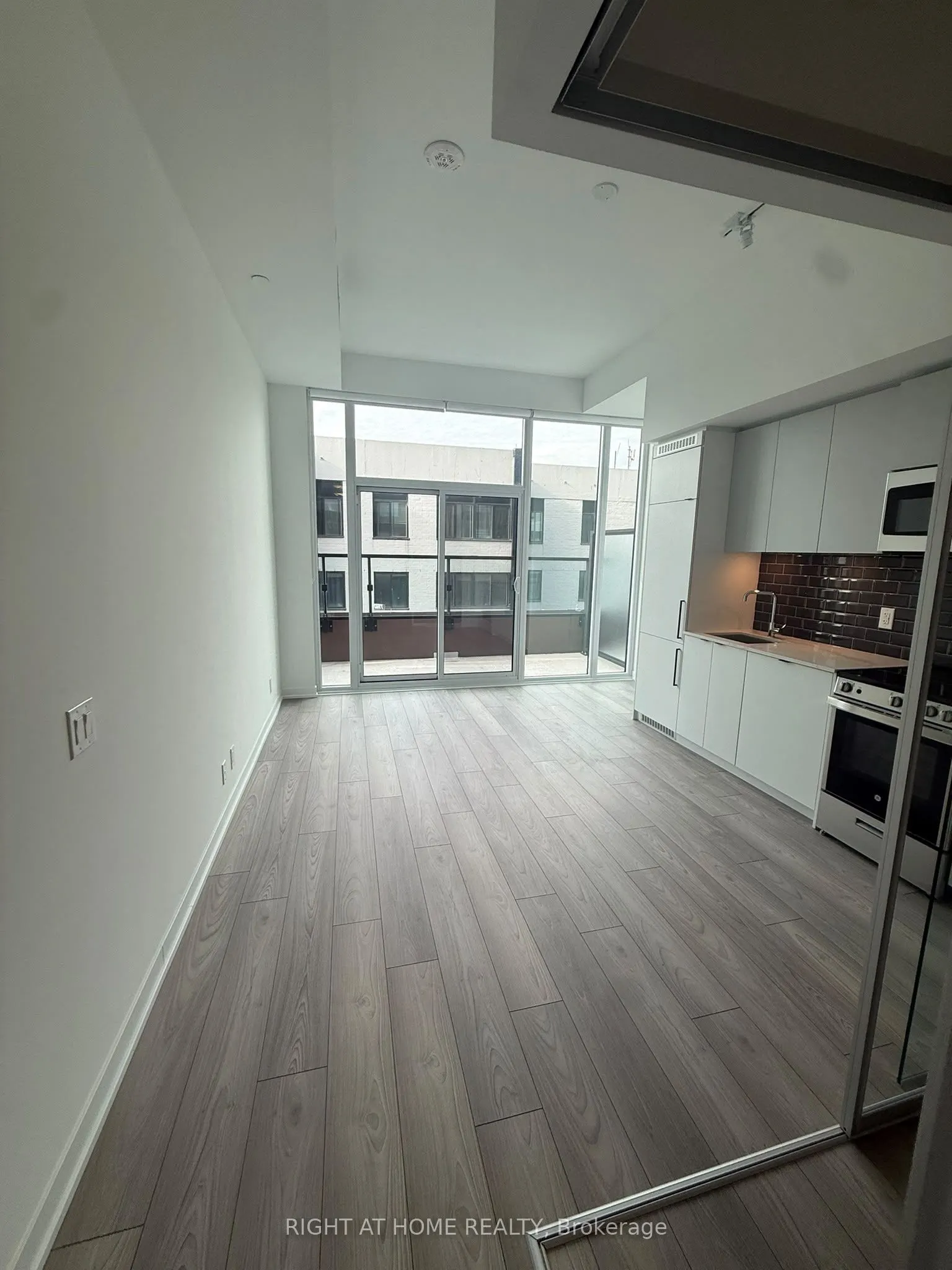 285 Dufferin Street #525