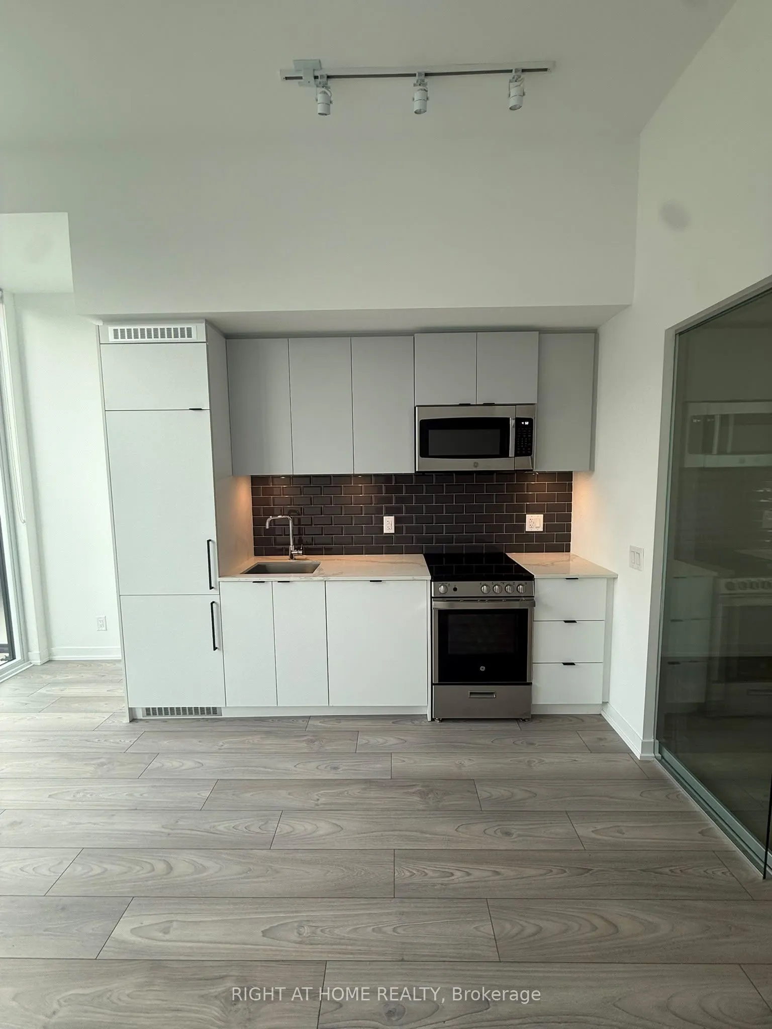 285 Dufferin Street #525