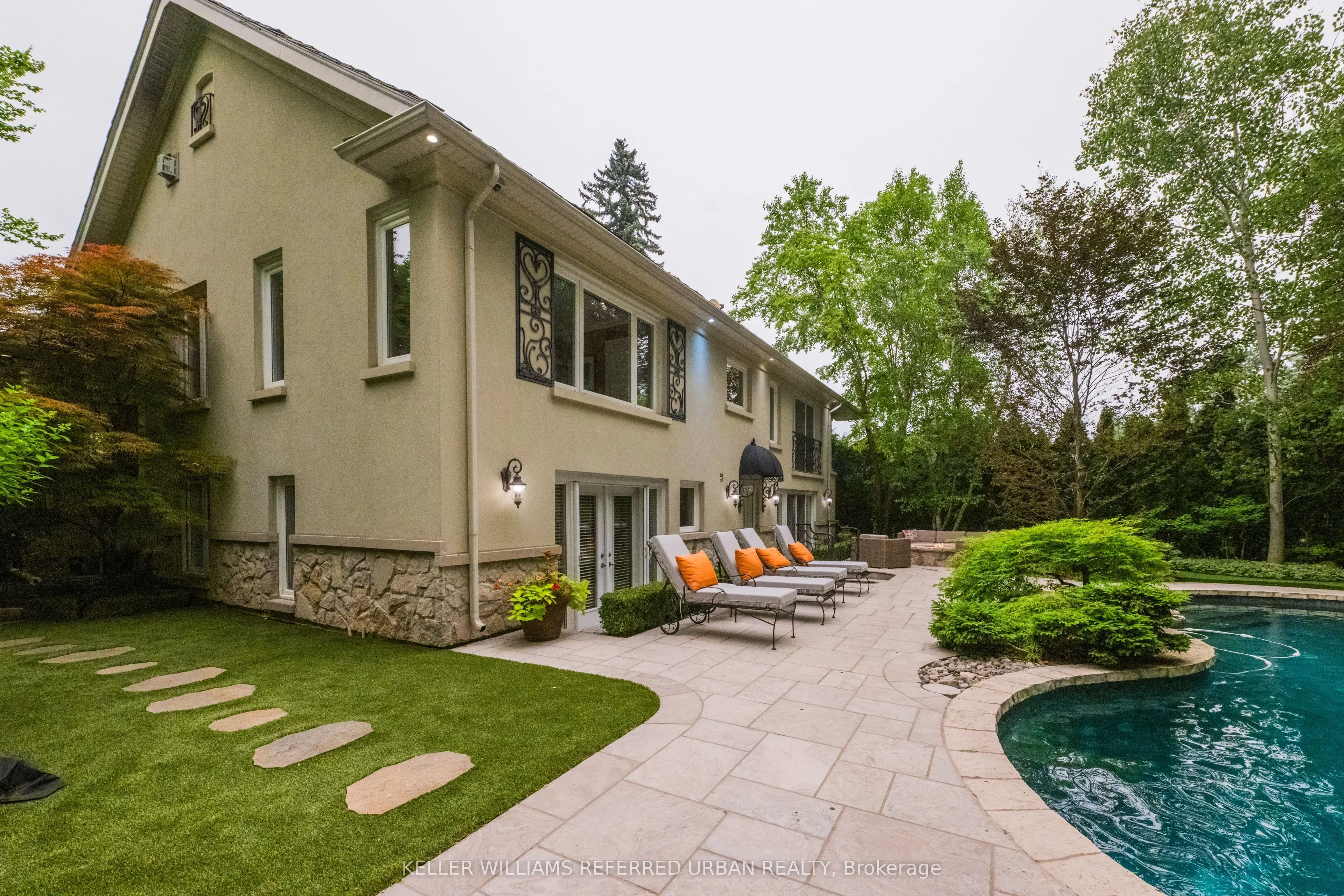 11 Country Club Drive