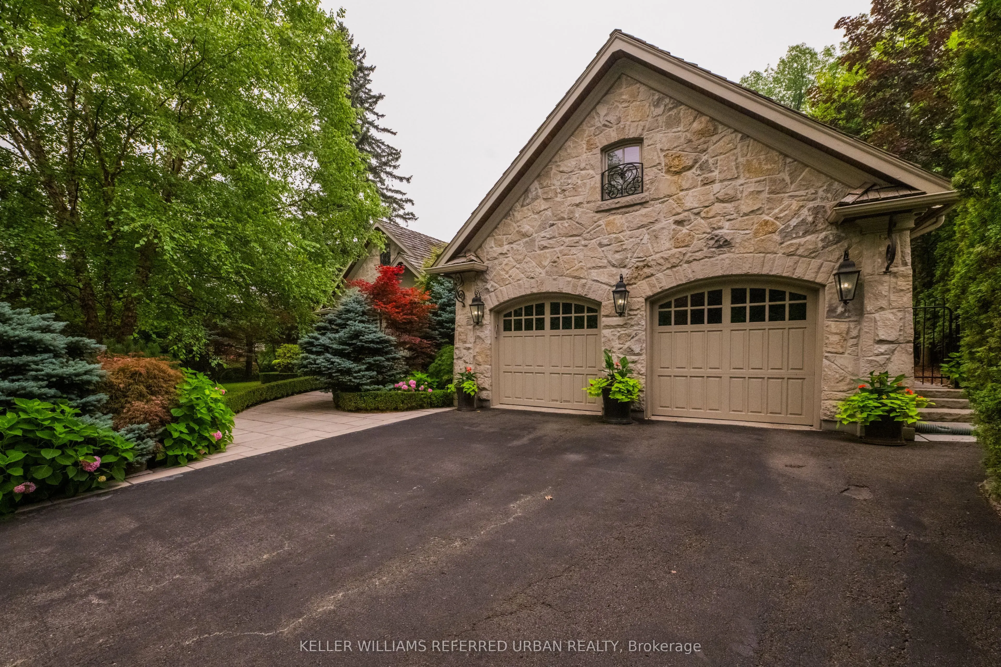 11 Country Club Drive