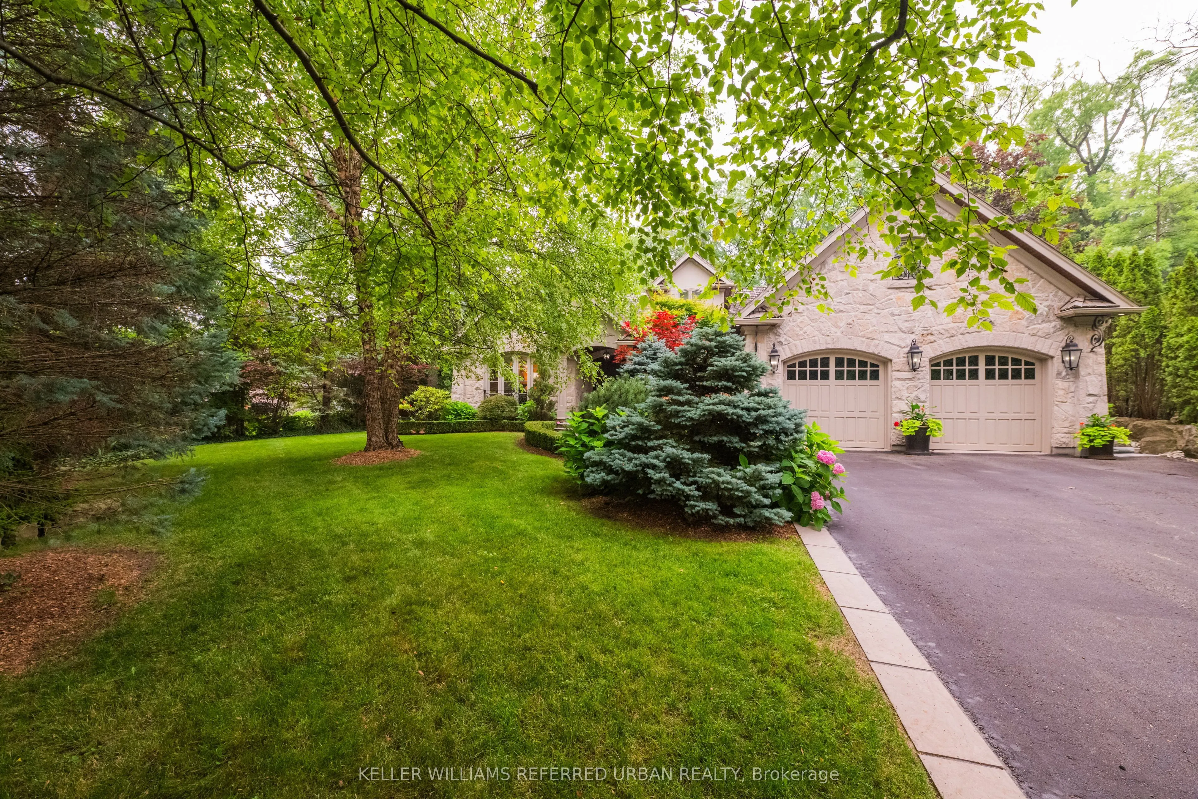 11 Country Club Drive