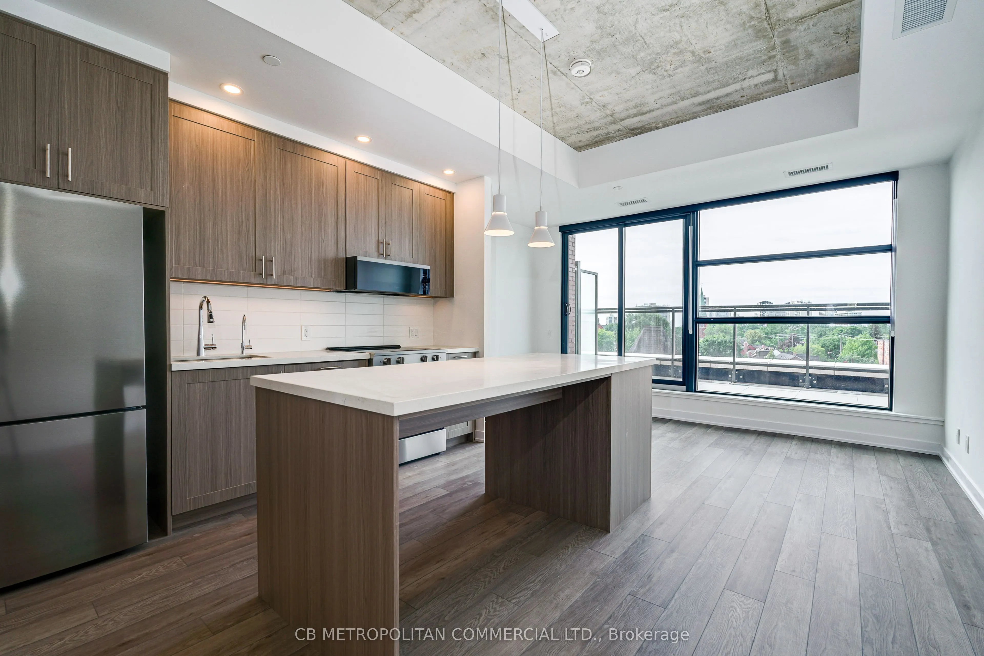 2946 Dundas Street West Street W #516