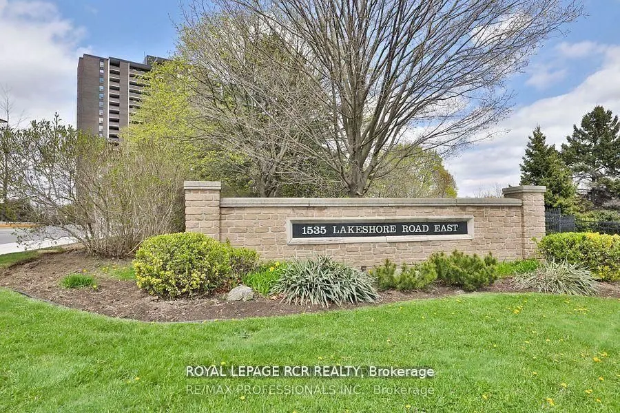 1535 Lakeshore Road E #205