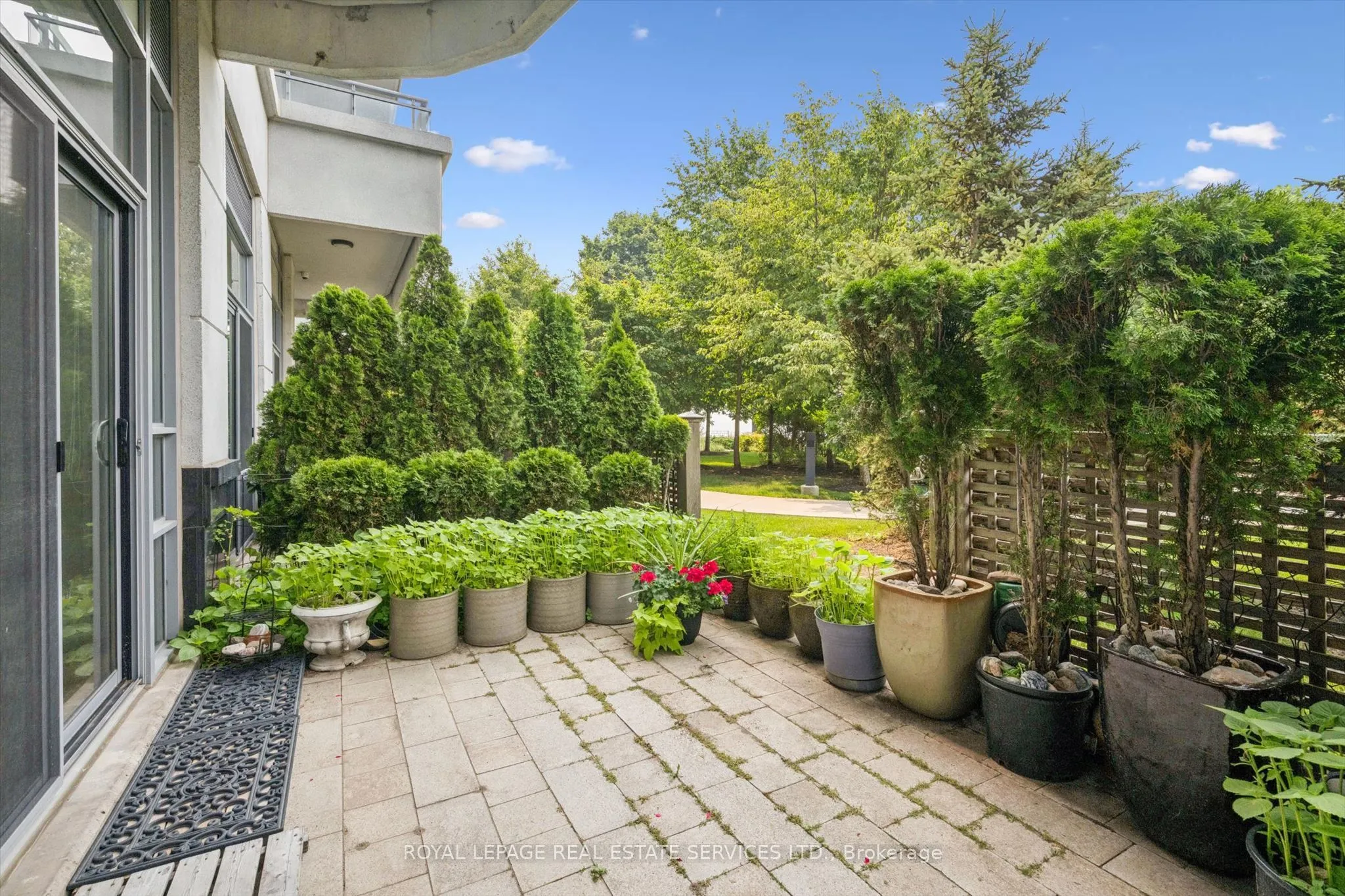 3500 Lakeshore Road W #122C