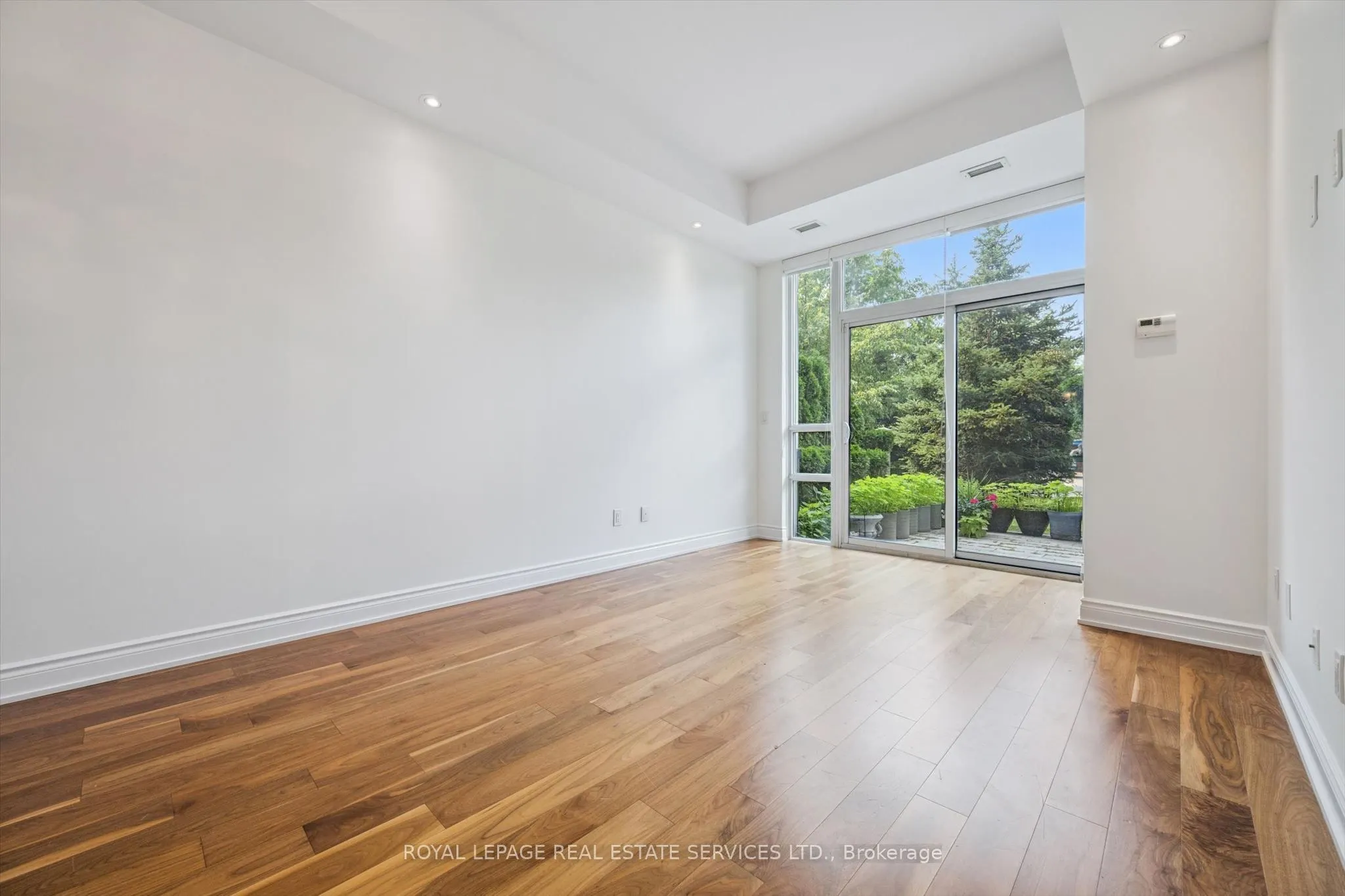 3500 Lakeshore Road W #122C