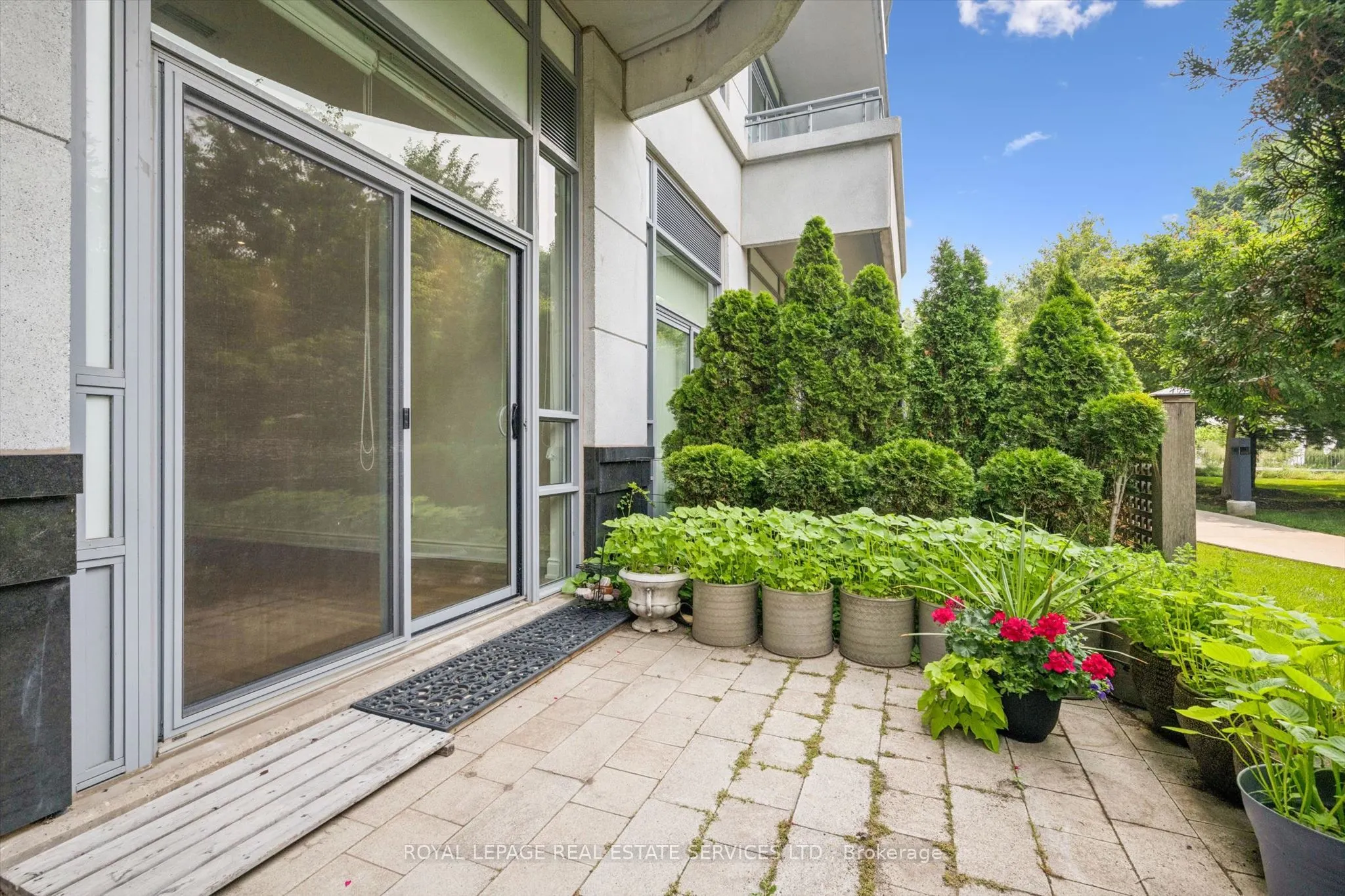 3500 Lakeshore Road W #122C