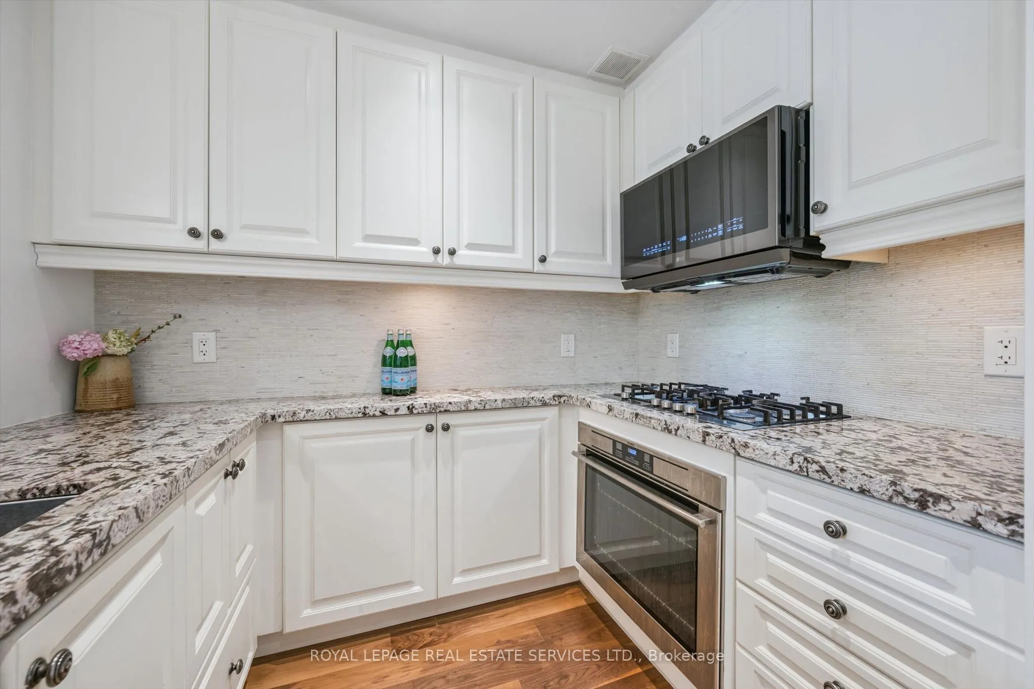 3500 Lakeshore Road W #122C