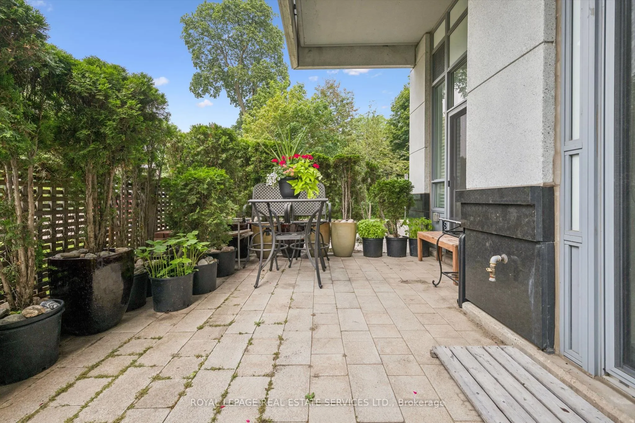 3500 Lakeshore Road W #122C