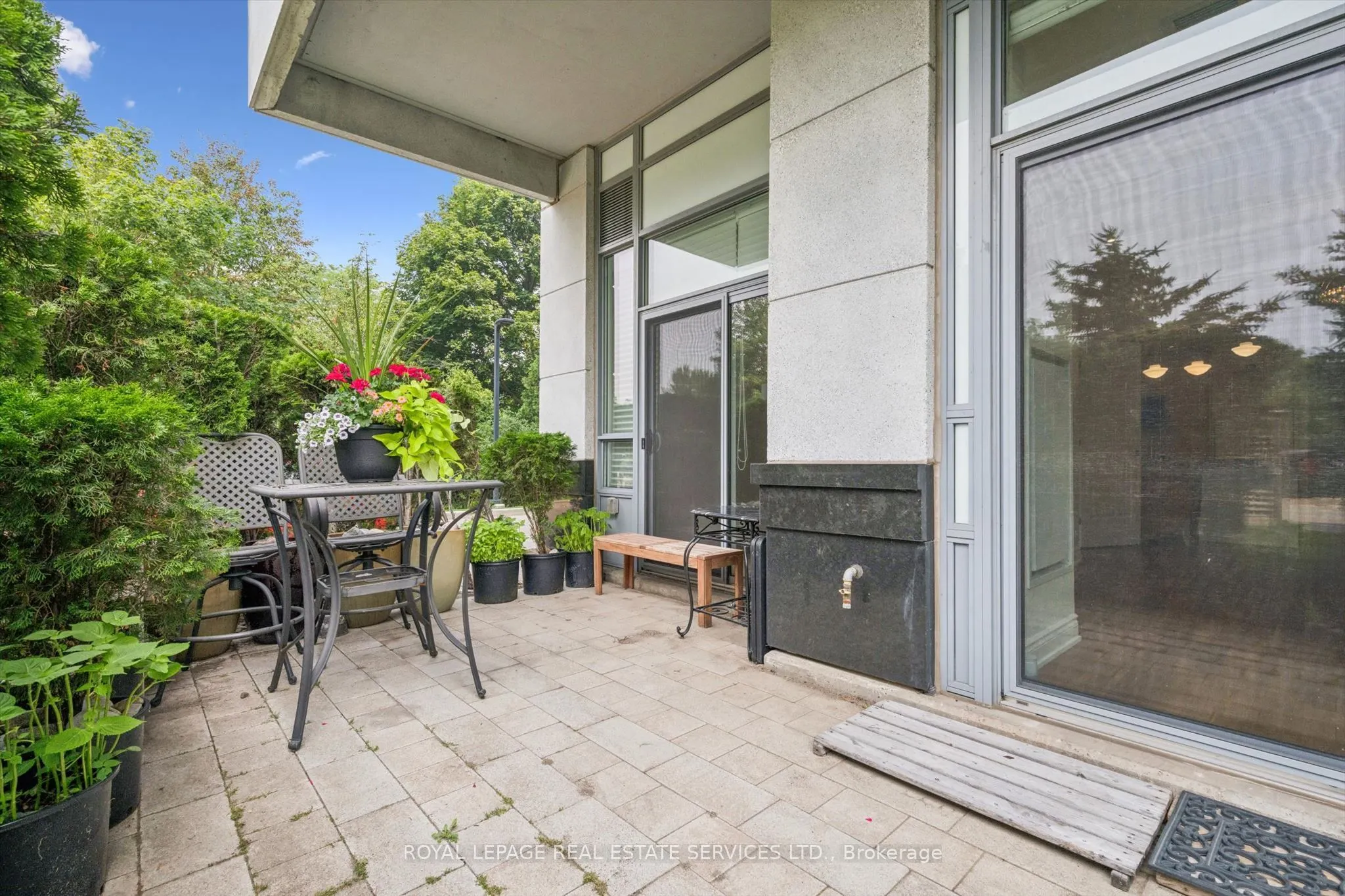 3500 Lakeshore Road W #122C