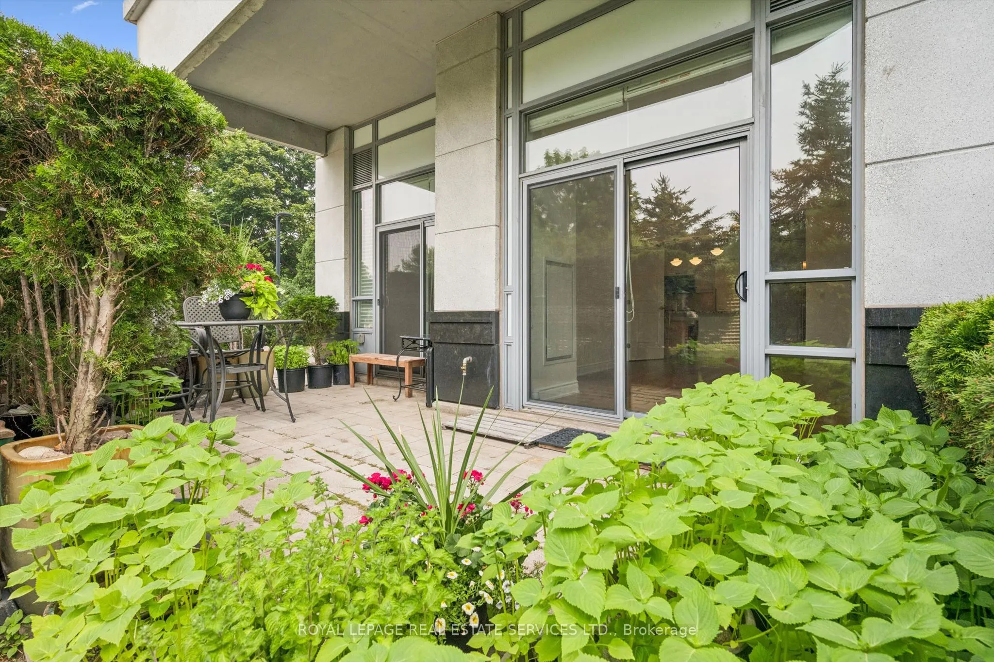 3500 Lakeshore Road W #122C