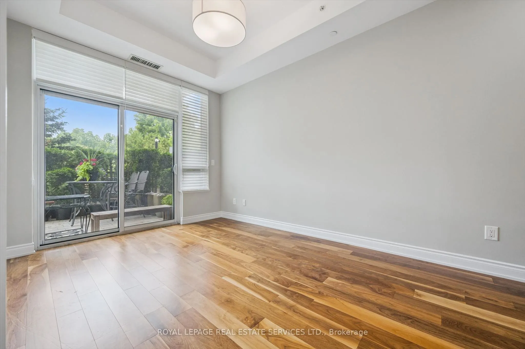 3500 Lakeshore Road W #122C