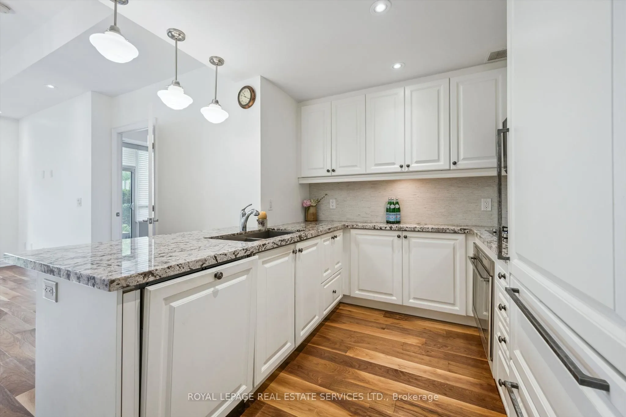 3500 Lakeshore Road W #122C